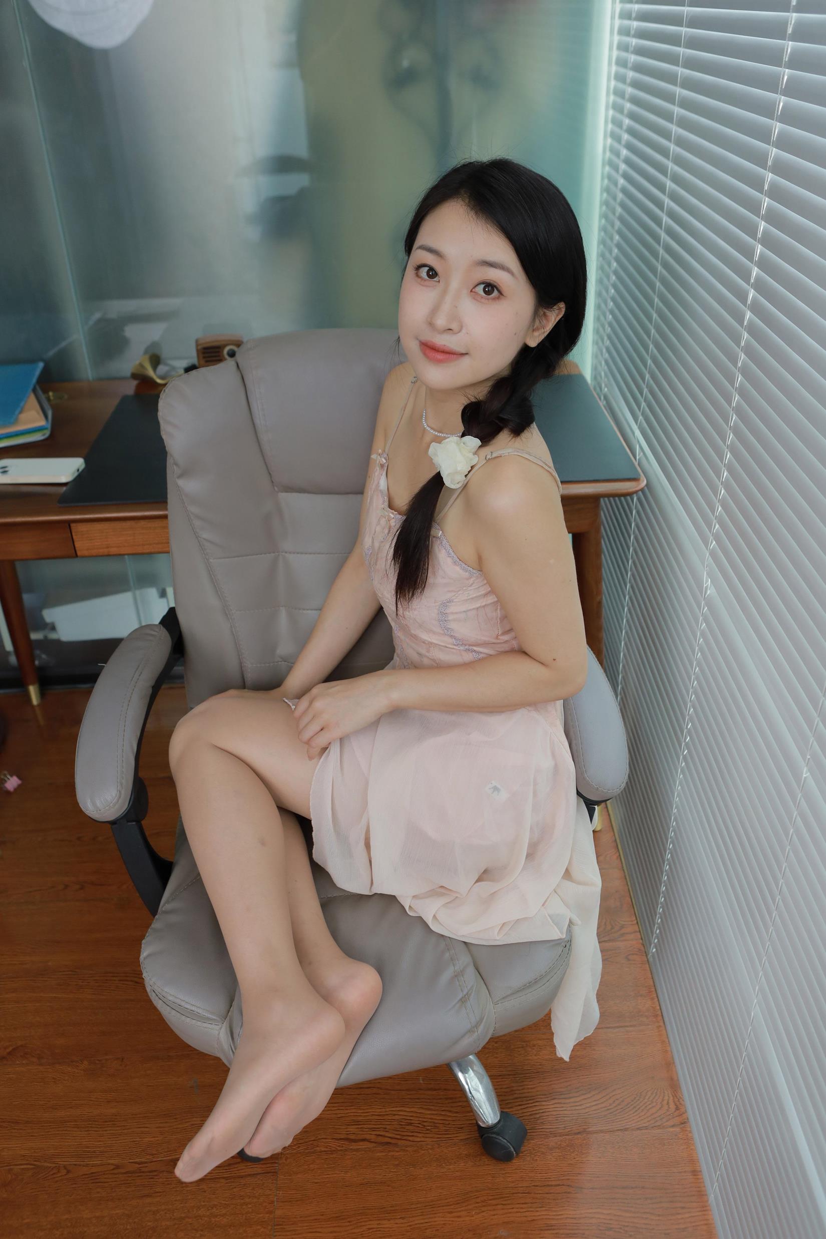 图片[61]-[IESS异思趣向] 2024.07.02 丝享家1783：小婕《藕粉吊带裙》[78P] – 速更版-美库