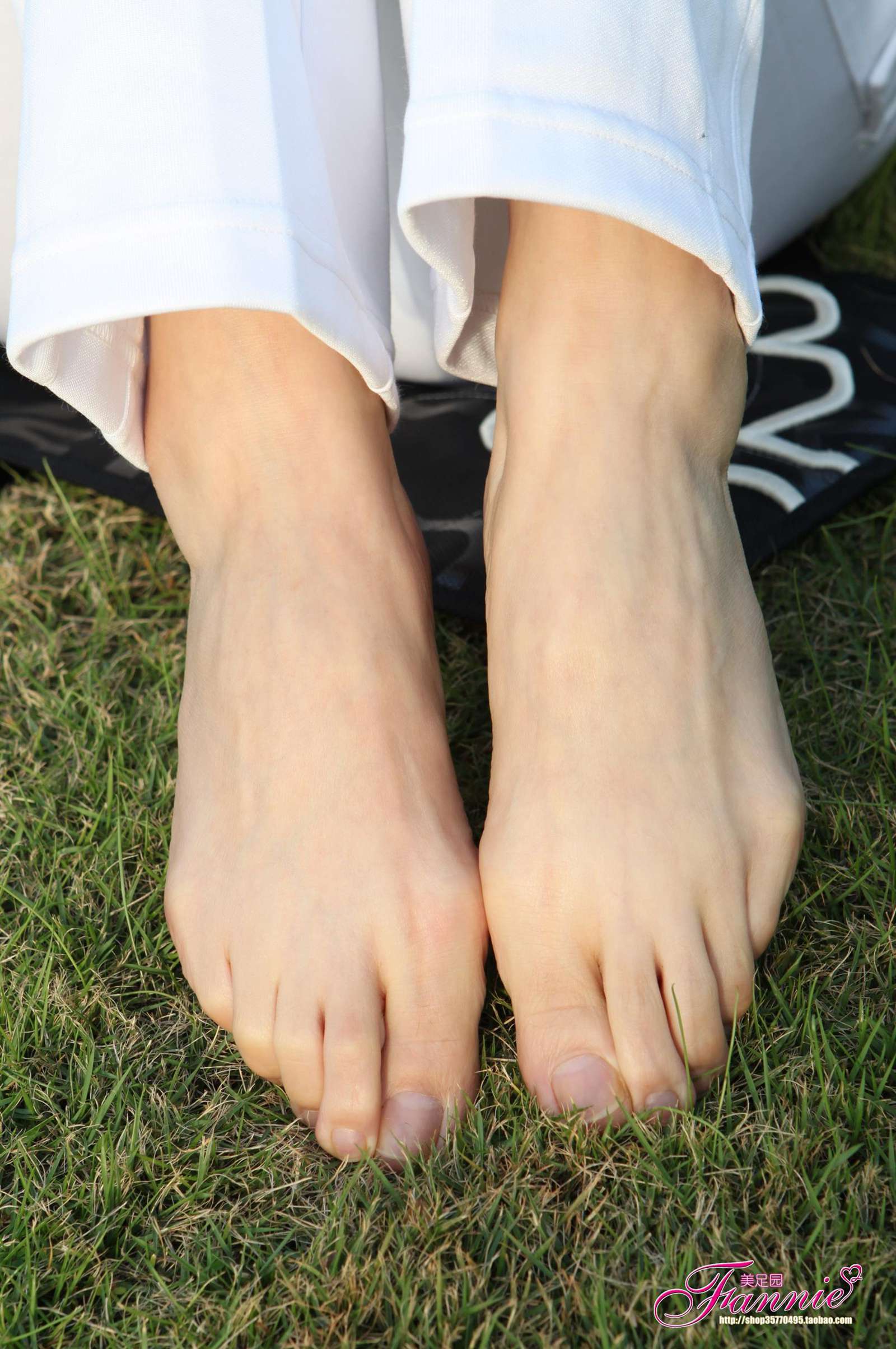 图片[19]-Fannie芬妮每足园 No.586 园林秋色 裸足[61P] – 速更版-美库