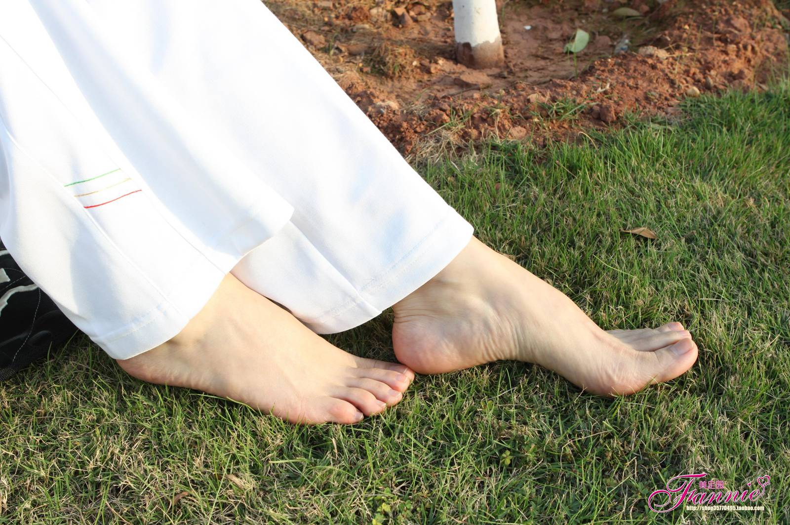 图片[26]-Fannie芬妮每足园 No.586 园林秋色 裸足[61P] – 速更版-美库