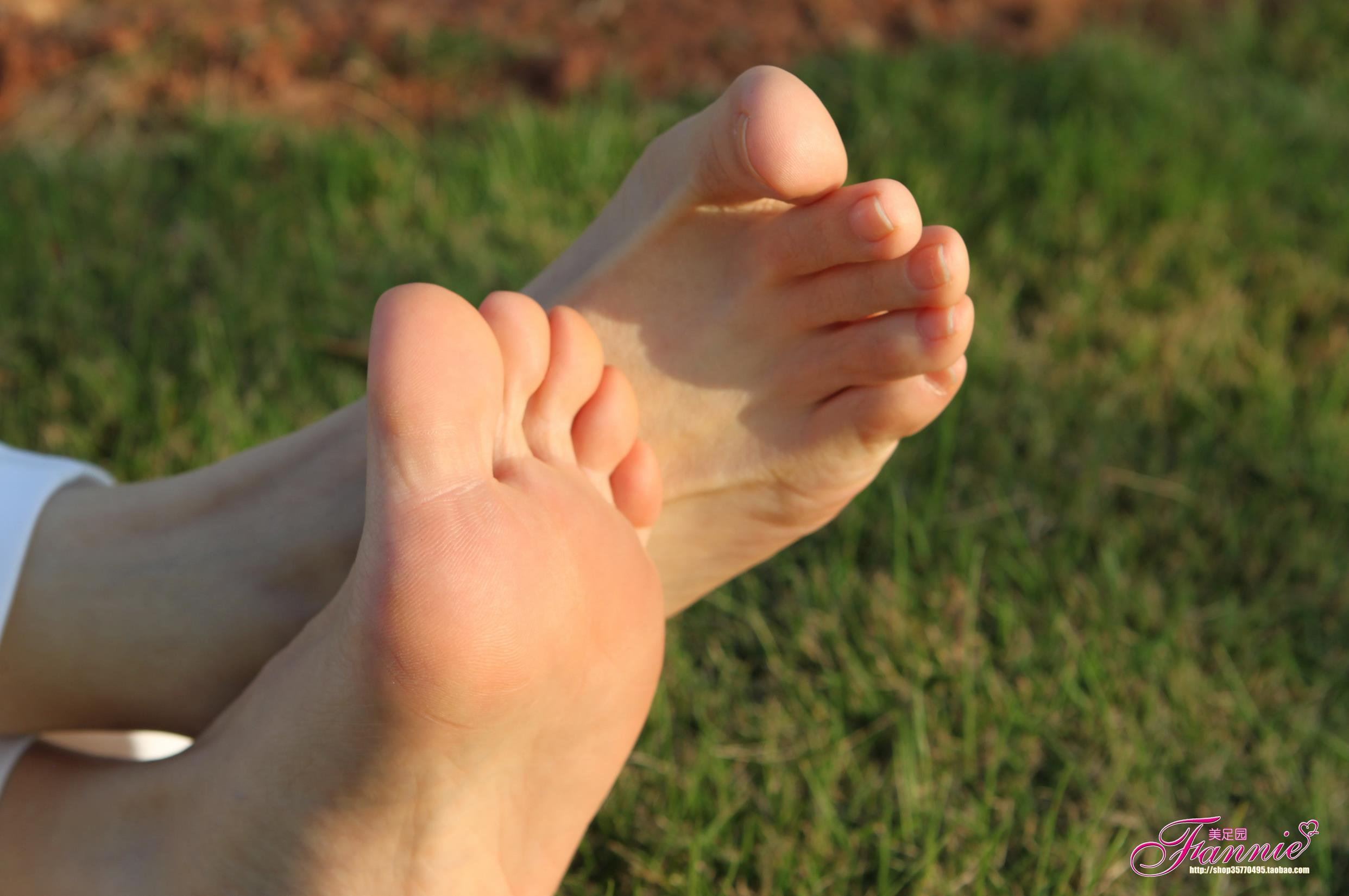 图片[36]-Fannie芬妮每足园 No.586 园林秋色 裸足[61P] – 速更版-美库