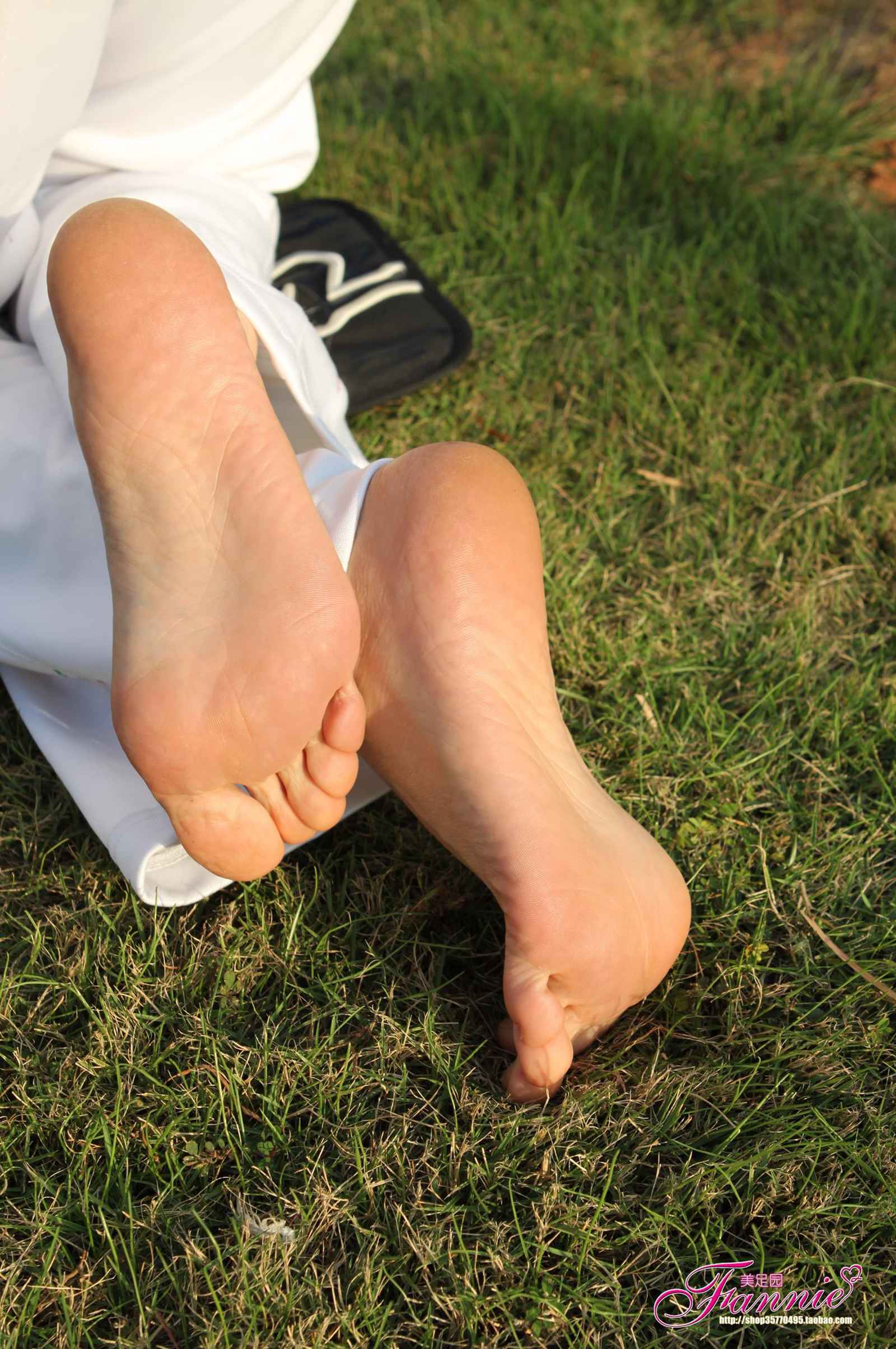 图片[48]-Fannie芬妮每足园 No.586 园林秋色 裸足[61P] – 速更版-美库