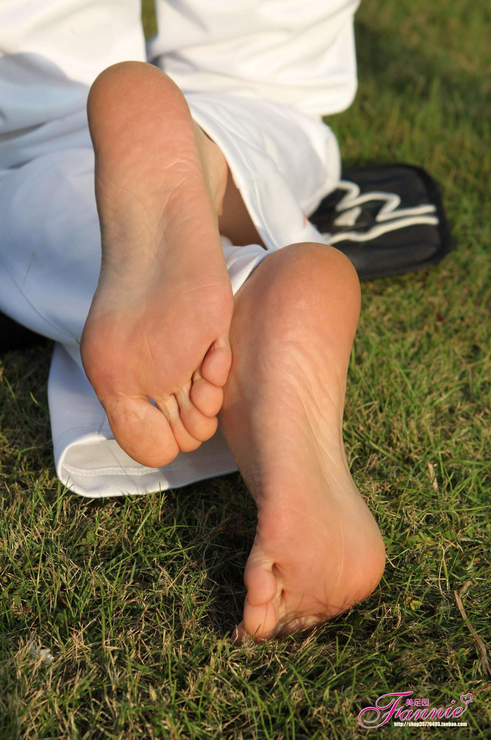 图片[49]-Fannie芬妮每足园 No.586 园林秋色 裸足[61P] – 速更版-美库