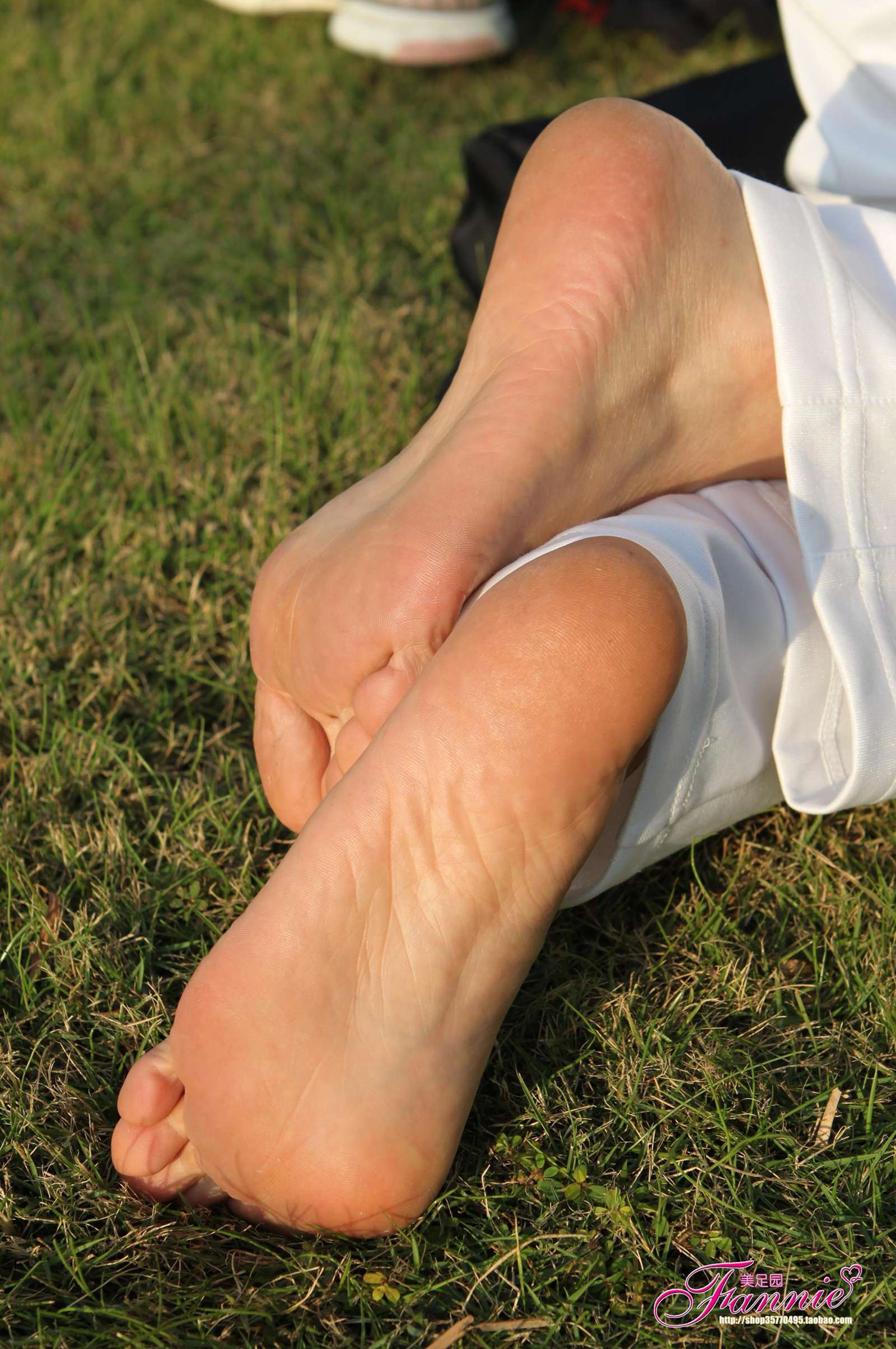 图片[50]-Fannie芬妮每足园 No.586 园林秋色 裸足[61P] – 速更版-美库