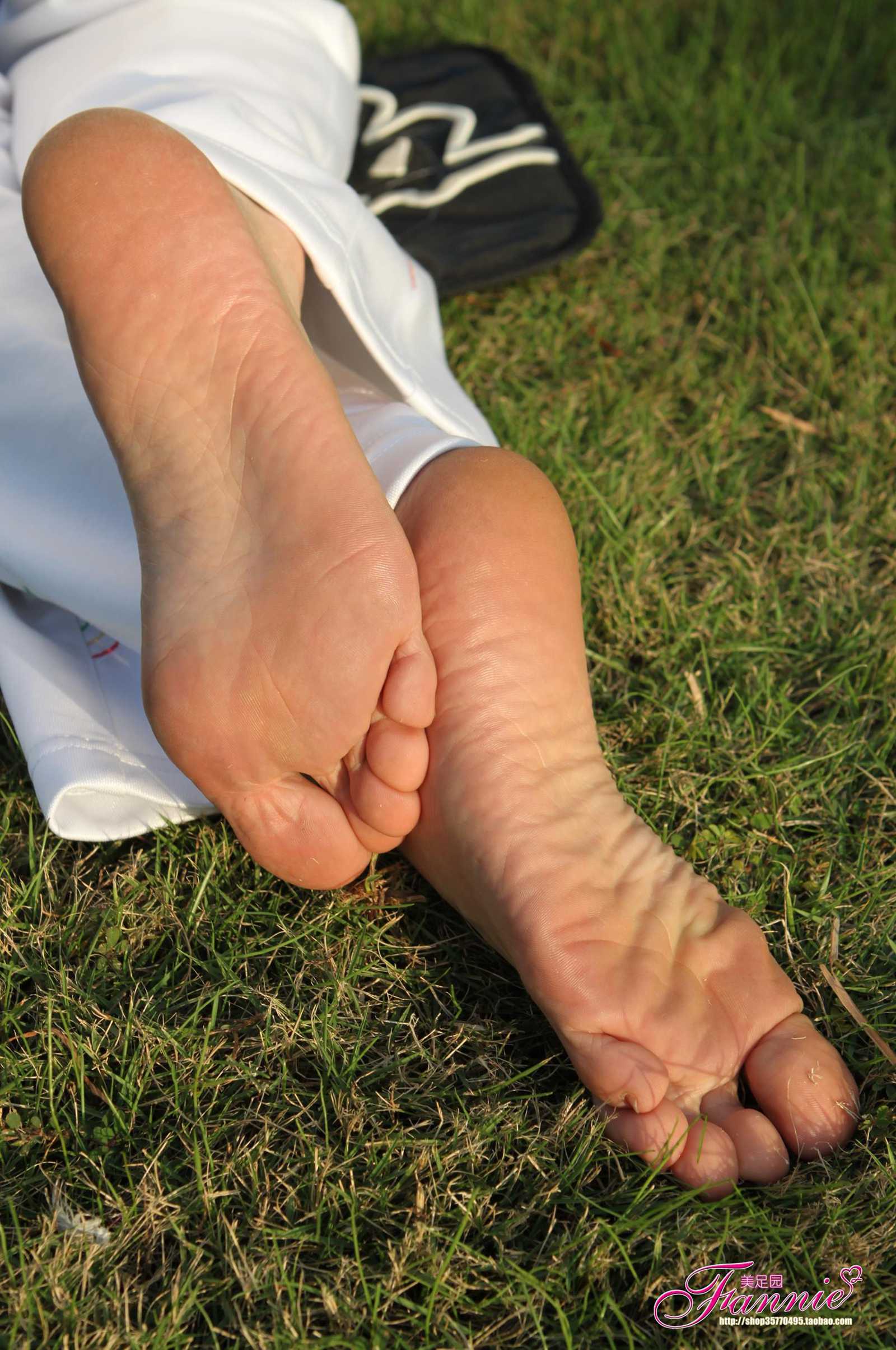 图片[52]-Fannie芬妮每足园 No.586 园林秋色 裸足[61P] – 速更版-美库