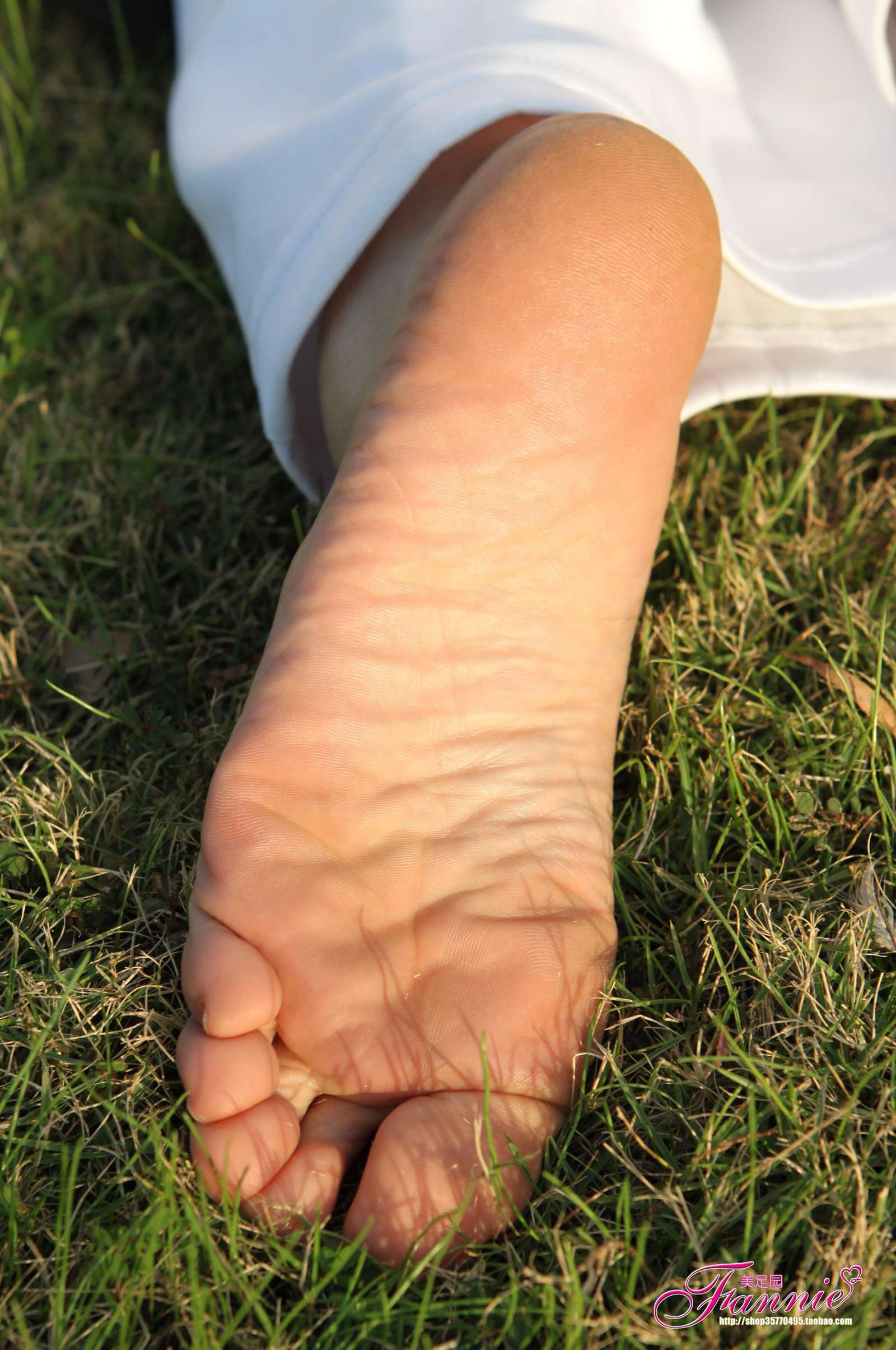 图片[53]-Fannie芬妮每足园 No.586 园林秋色 裸足[61P] – 速更版-美库