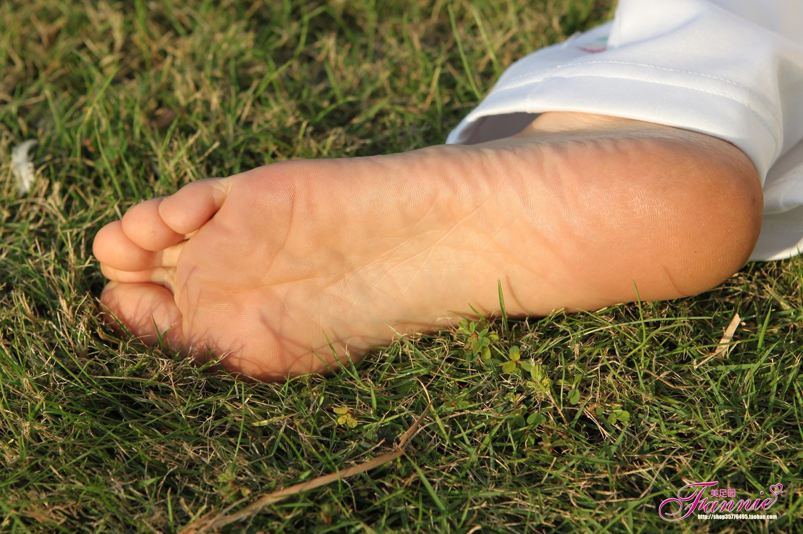 图片[55]-Fannie芬妮每足园 No.586 园林秋色 裸足[61P] – 速更版-美库