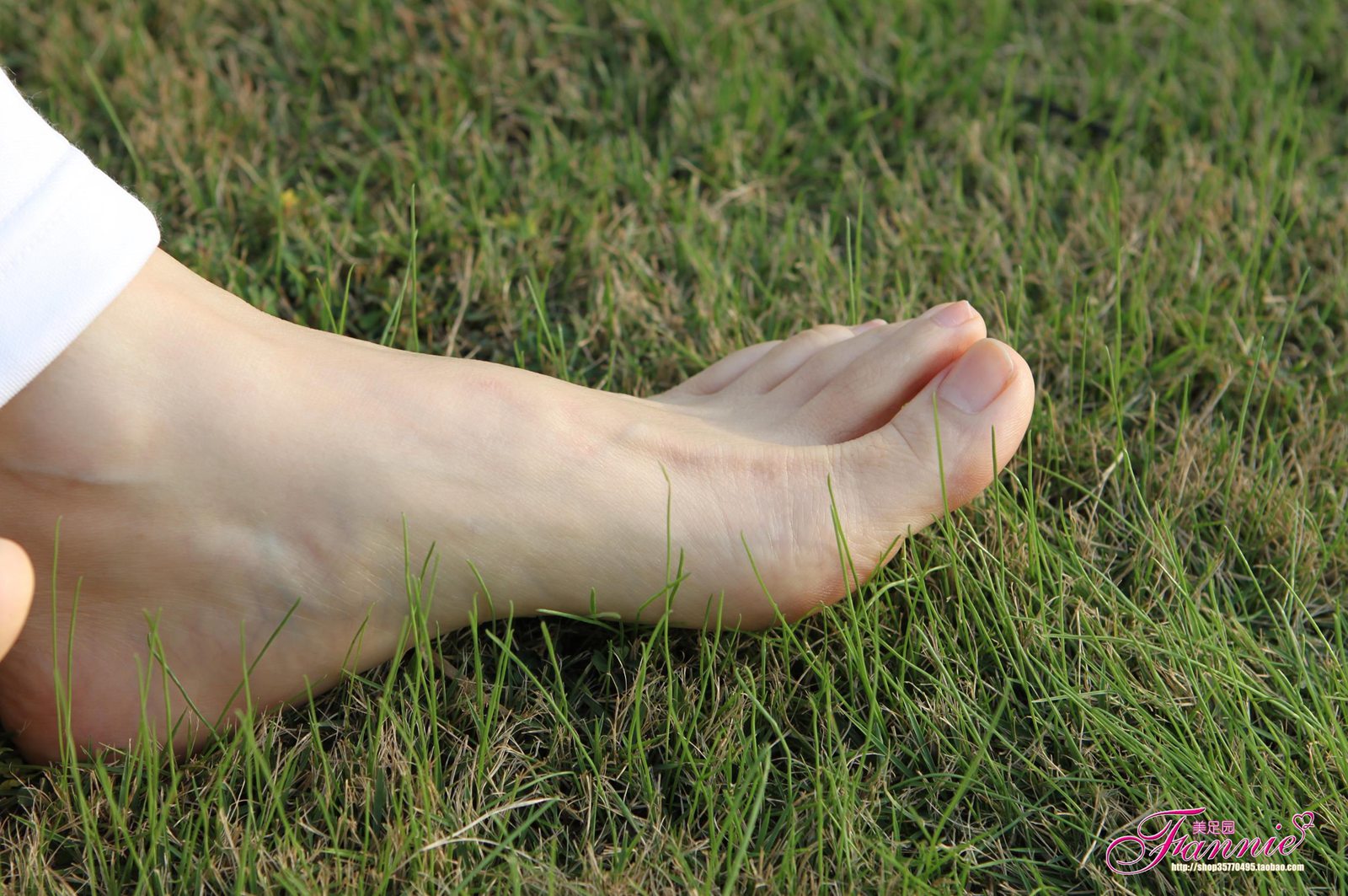 图片[62]-Fannie芬妮每足园 No.586 园林秋色 裸足[61P] – 速更版-美库