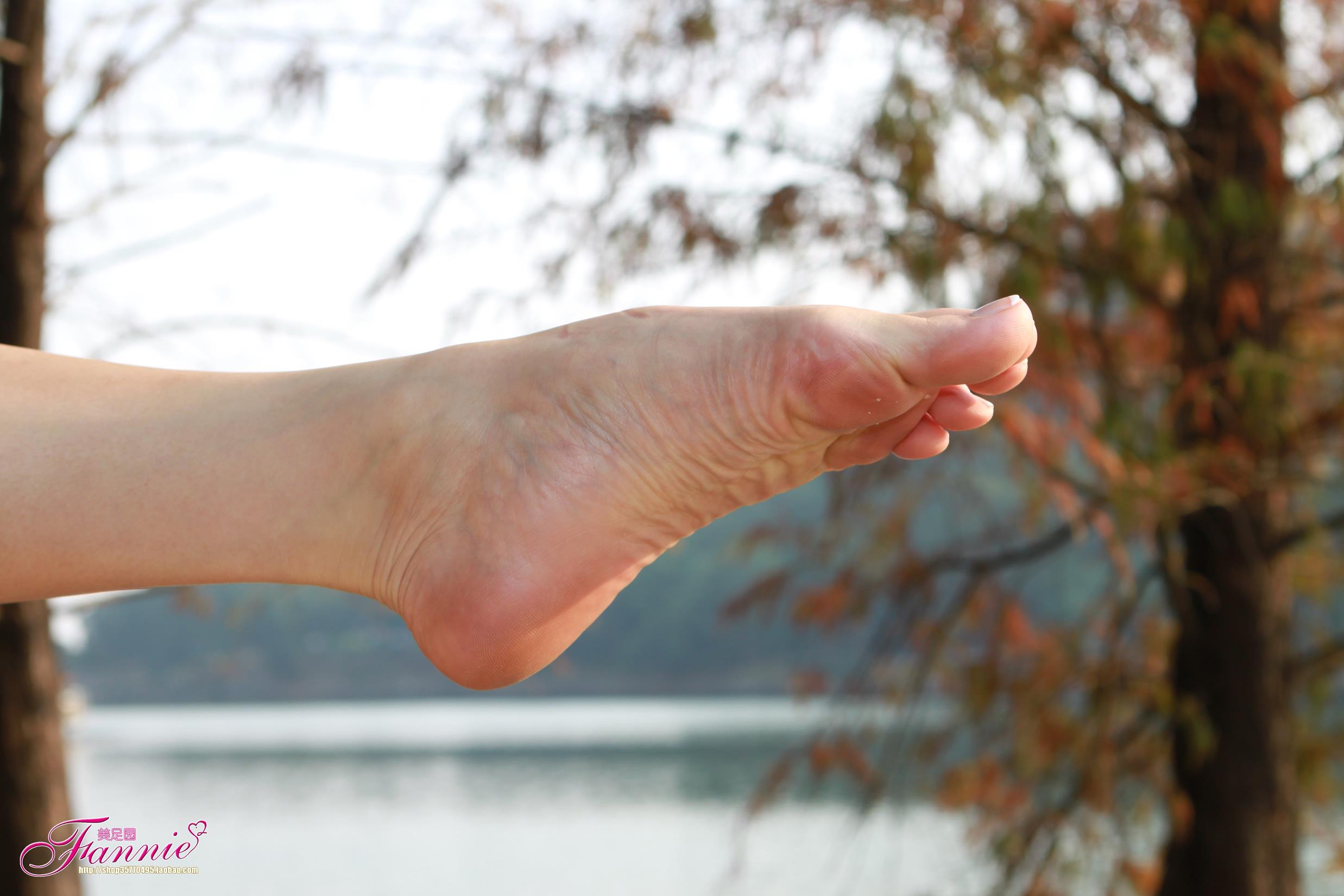 图片[48]-Fannie芬妮每足园 No.587 园林秋色 裸足2[52P] – 速更版-美库