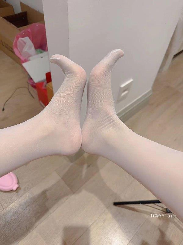 图片[11]-动漫博主@胜利的小生活微密圈系列-嘉宾-白丝绿毛衣[13P] – 速更版-美库