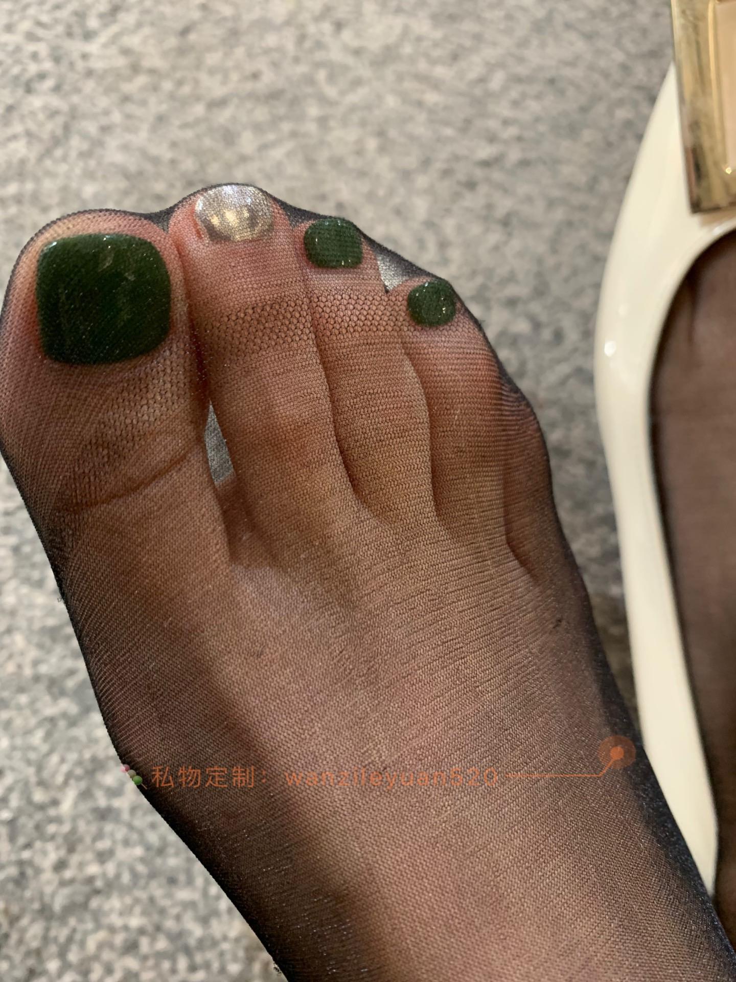 图片[23]-微信朋友圈达人@Changeable丸子-定制系列  黑短丝[65P] – 速更版-美库