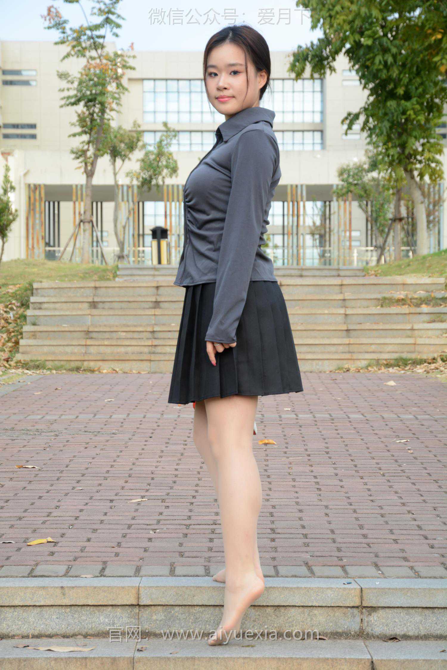 图片[10]-月下摄影 NO.006 茜茜~灰色小JK 这身灰色小JK被我穿出了正装的感觉！[100P] – 速更版-美库