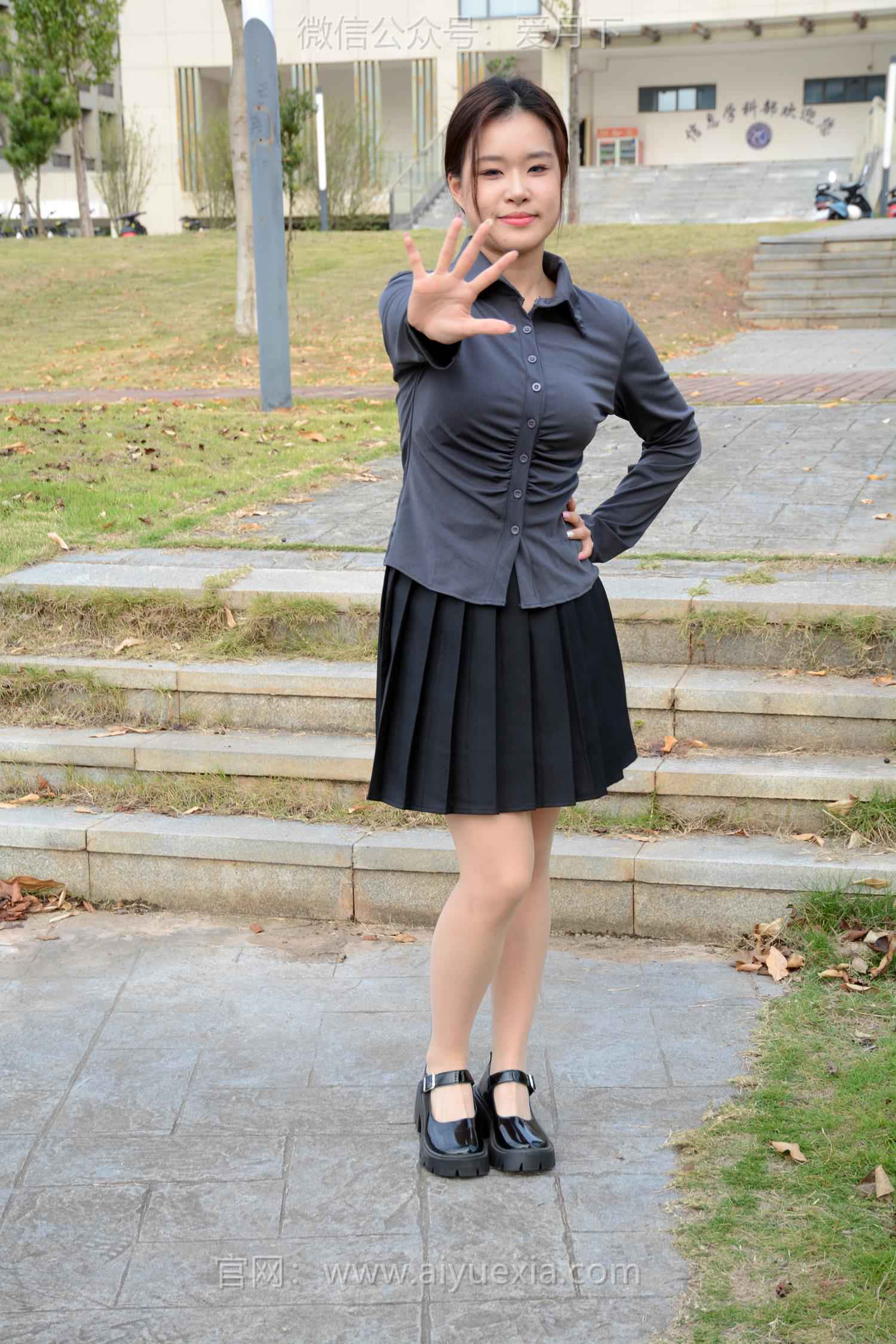 图片[23]-月下摄影 NO.006 茜茜~灰色小JK 这身灰色小JK被我穿出了正装的感觉！[100P] – 速更版-美库