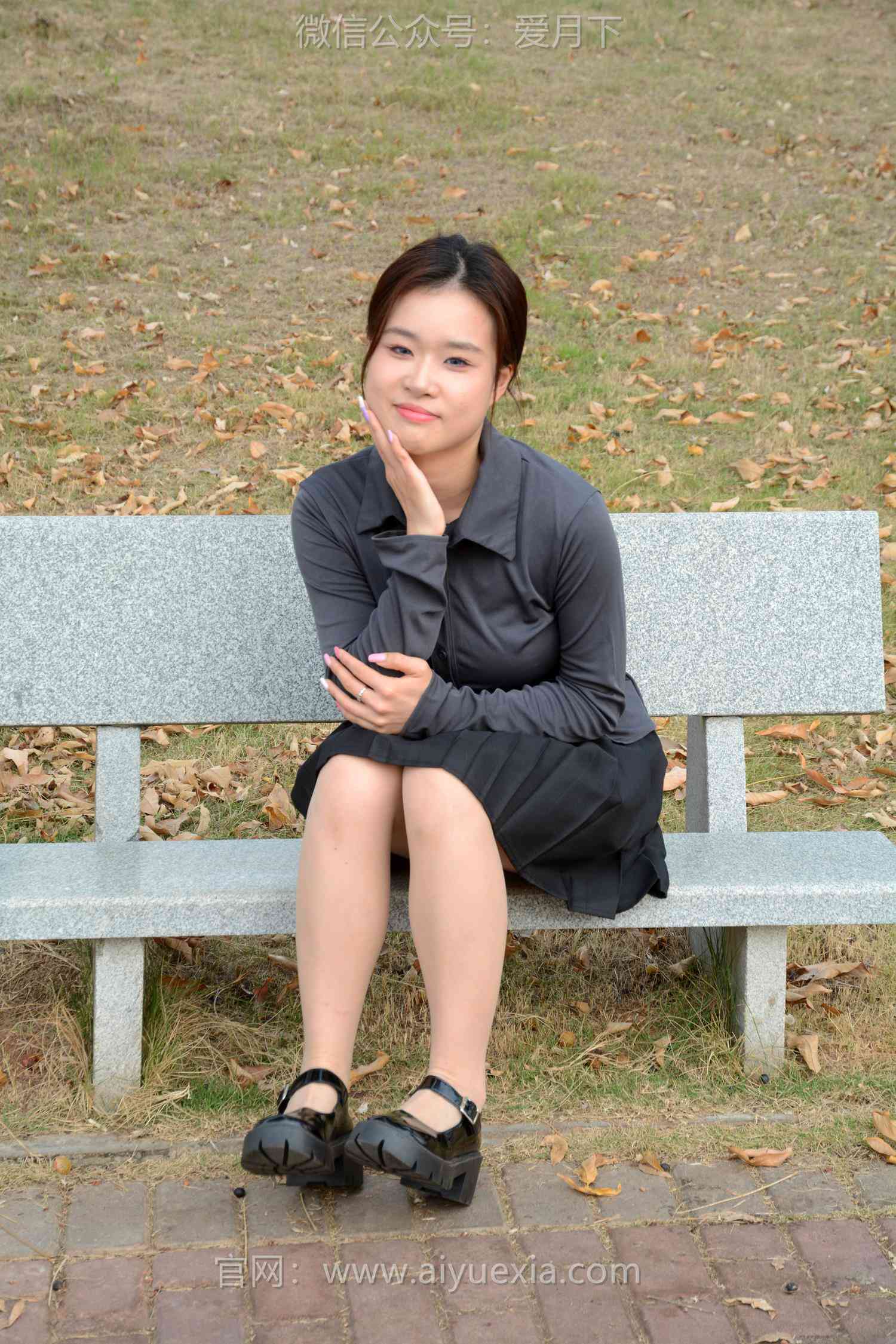 图片[27]-月下摄影 NO.006 茜茜~灰色小JK 这身灰色小JK被我穿出了正装的感觉！[100P] – 速更版-美库