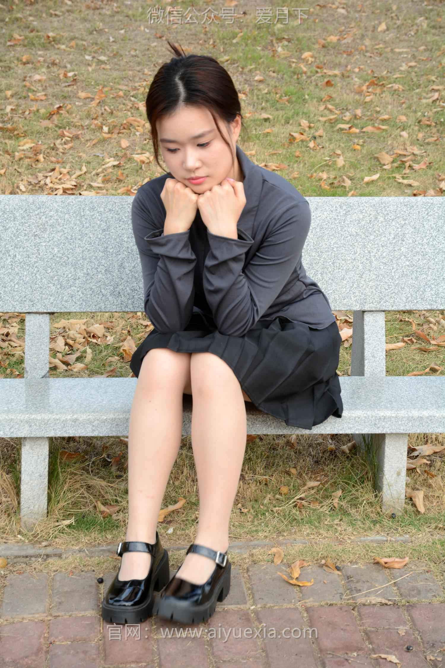 图片[28]-月下摄影 NO.006 茜茜~灰色小JK 这身灰色小JK被我穿出了正装的感觉！[100P] – 速更版-美库