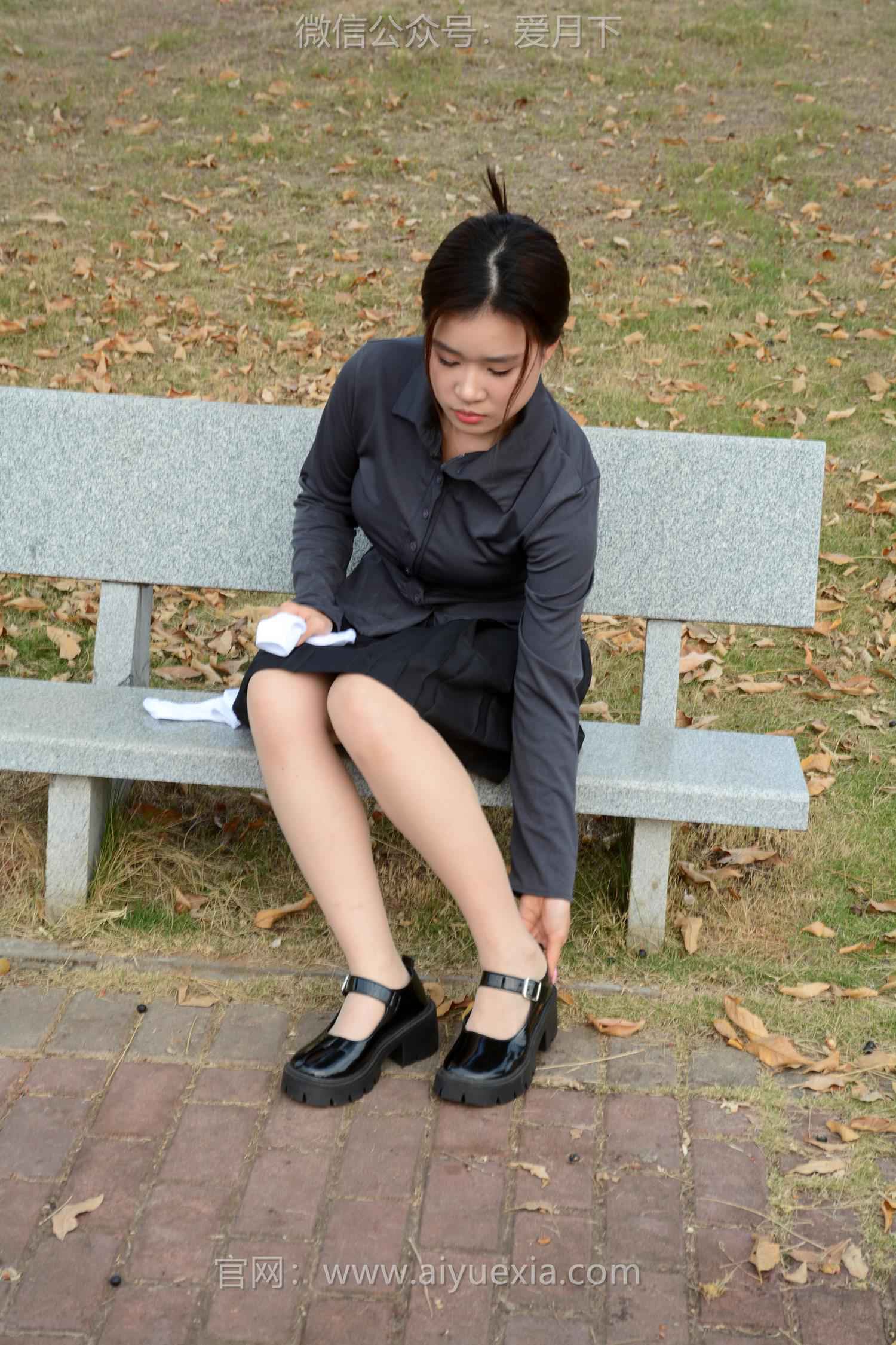 图片[30]-月下摄影 NO.006 茜茜~灰色小JK 这身灰色小JK被我穿出了正装的感觉！[100P] – 速更版-美库