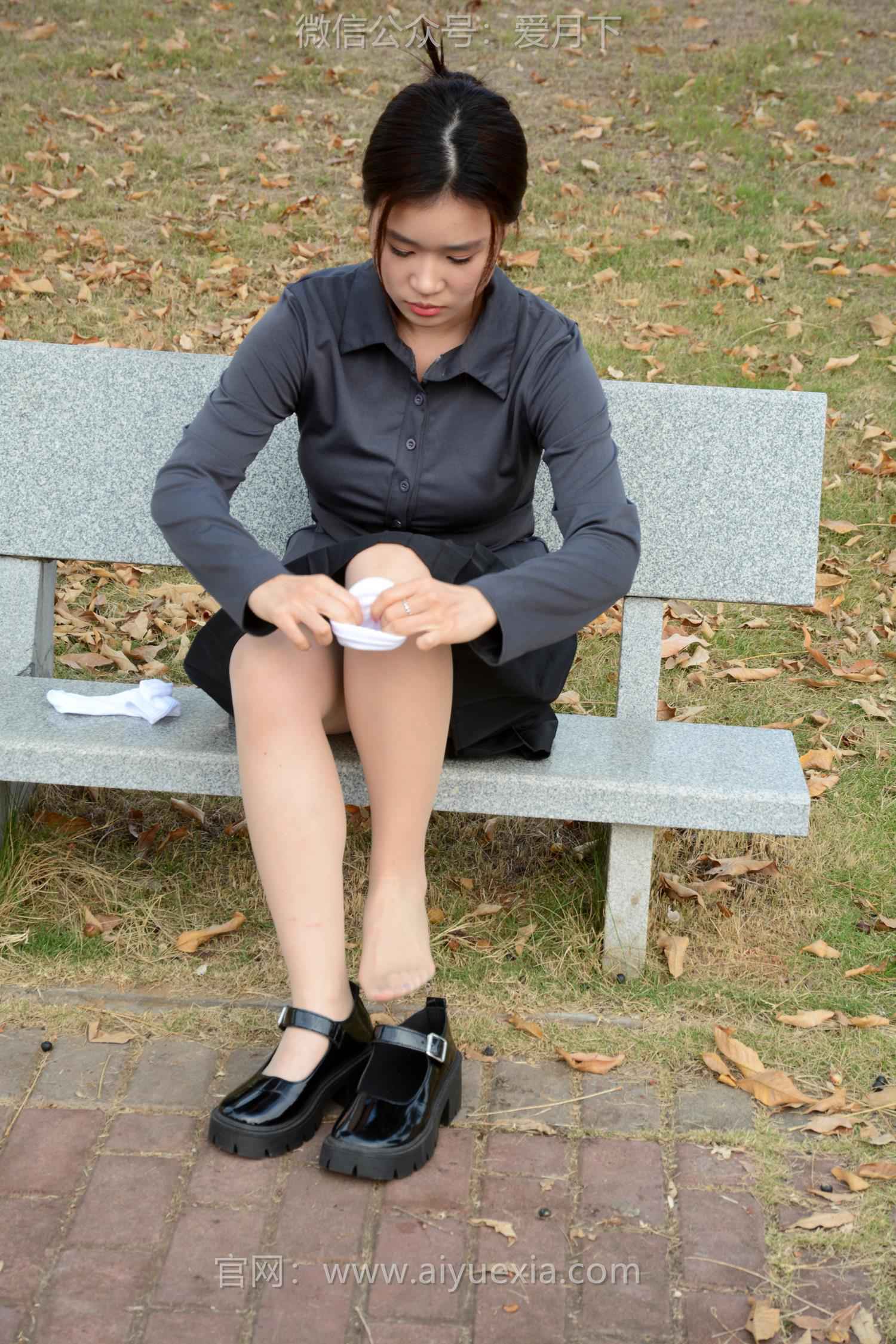 图片[31]-月下摄影 NO.006 茜茜~灰色小JK 这身灰色小JK被我穿出了正装的感觉！[100P] – 速更版-美库