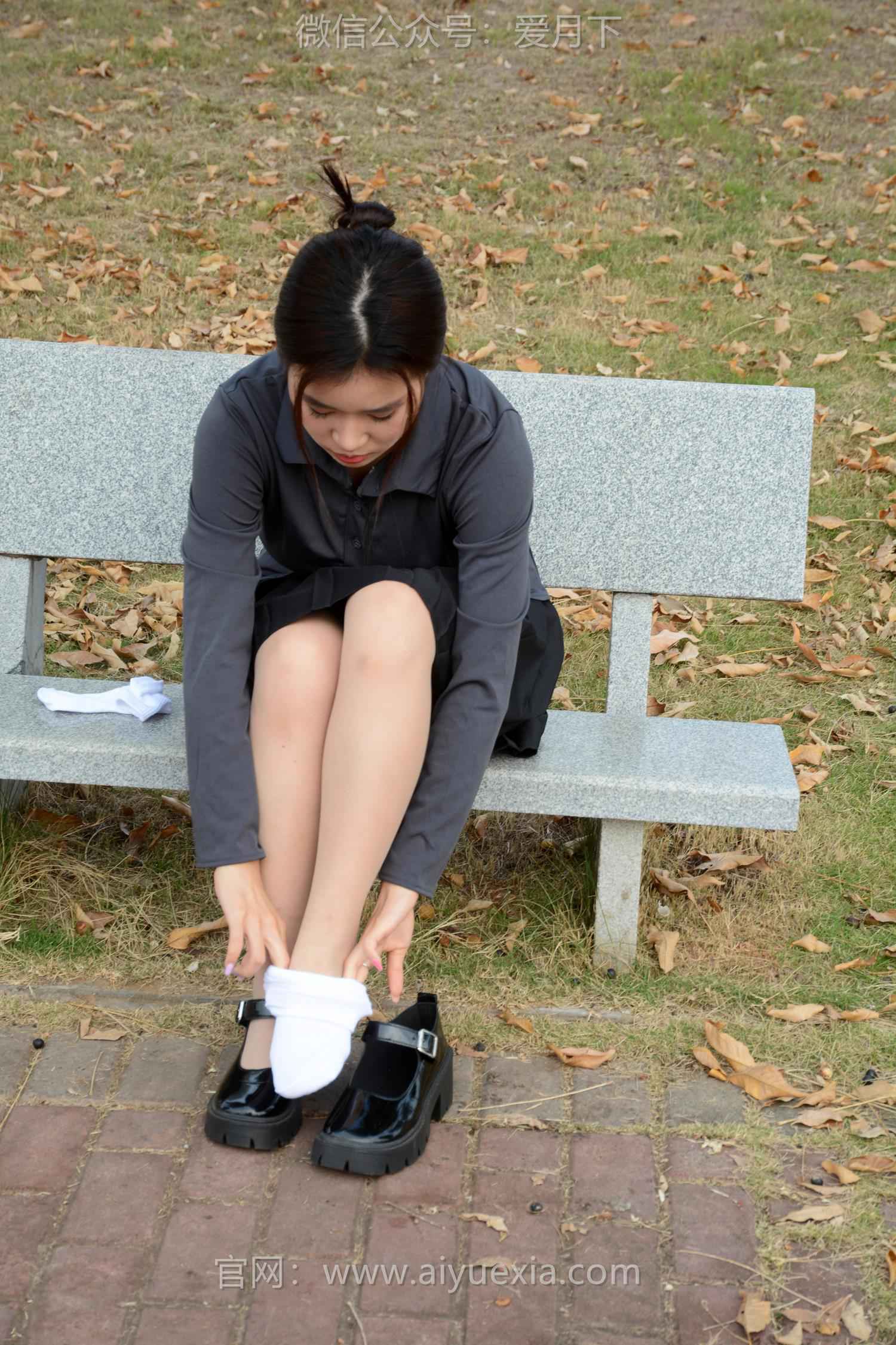 图片[32]-月下摄影 NO.006 茜茜~灰色小JK 这身灰色小JK被我穿出了正装的感觉！[100P] – 速更版-美库