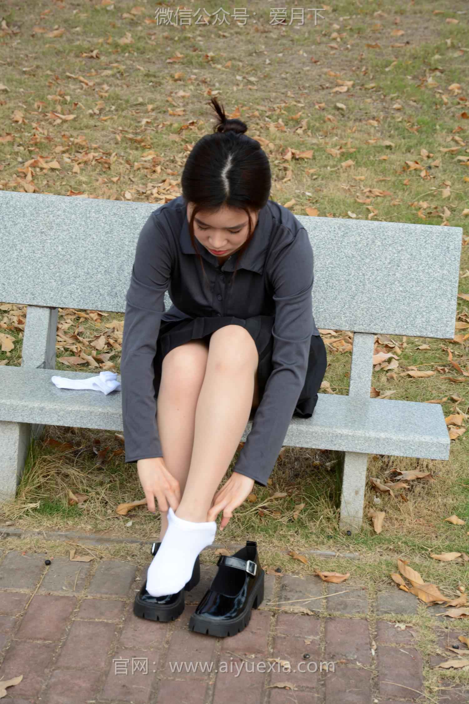 图片[33]-月下摄影 NO.006 茜茜~灰色小JK 这身灰色小JK被我穿出了正装的感觉！[100P] – 速更版-美库