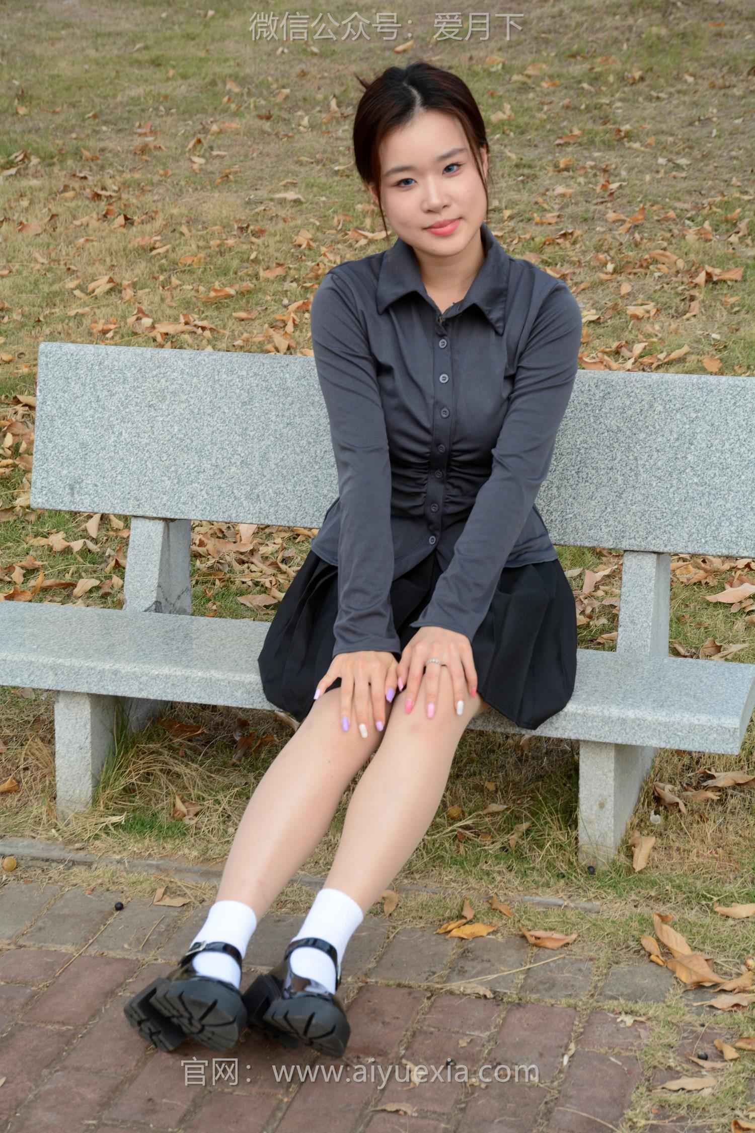 图片[38]-月下摄影 NO.006 茜茜~灰色小JK 这身灰色小JK被我穿出了正装的感觉！[100P] – 速更版-美库