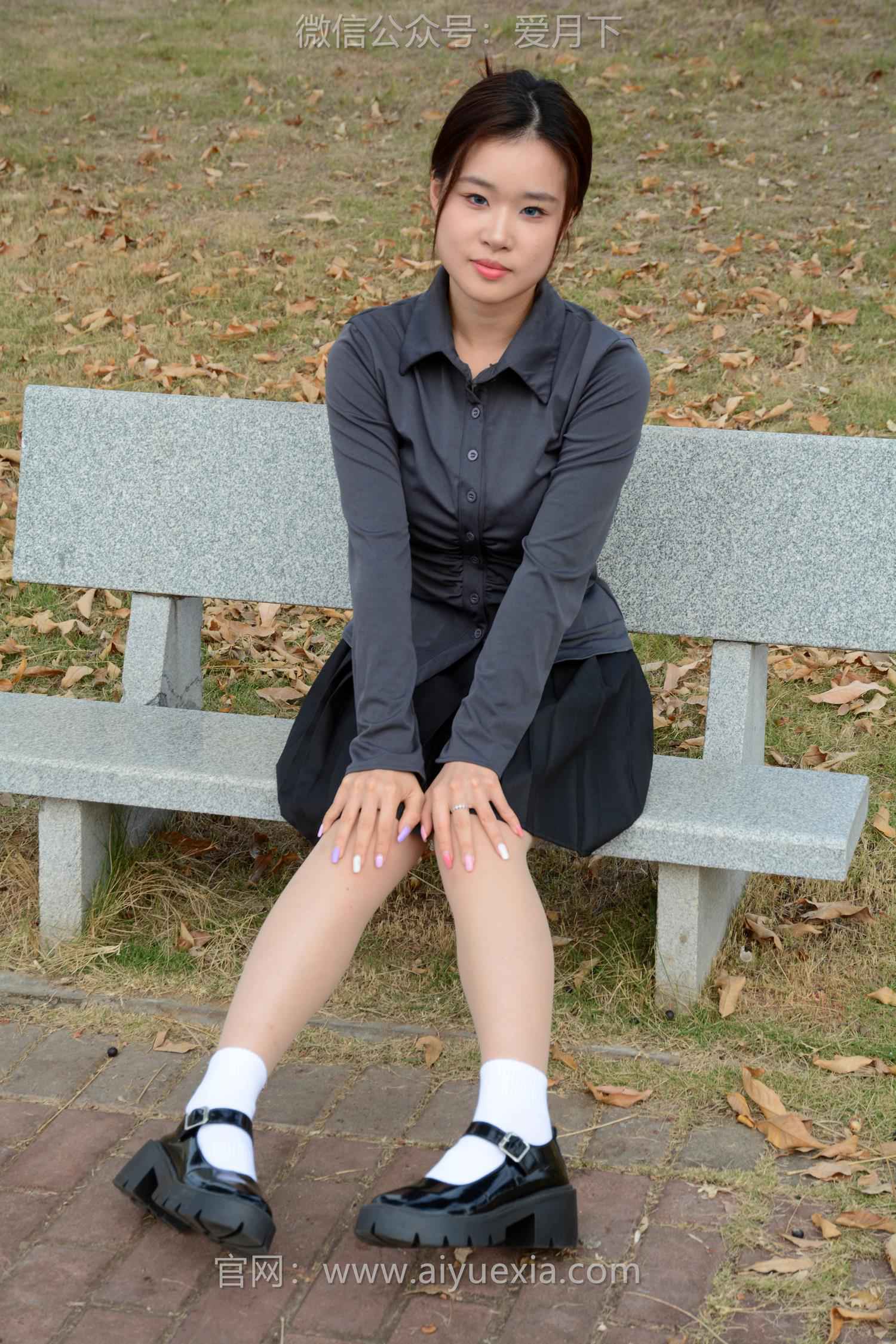 图片[39]-月下摄影 NO.006 茜茜~灰色小JK 这身灰色小JK被我穿出了正装的感觉！[100P] – 速更版-美库