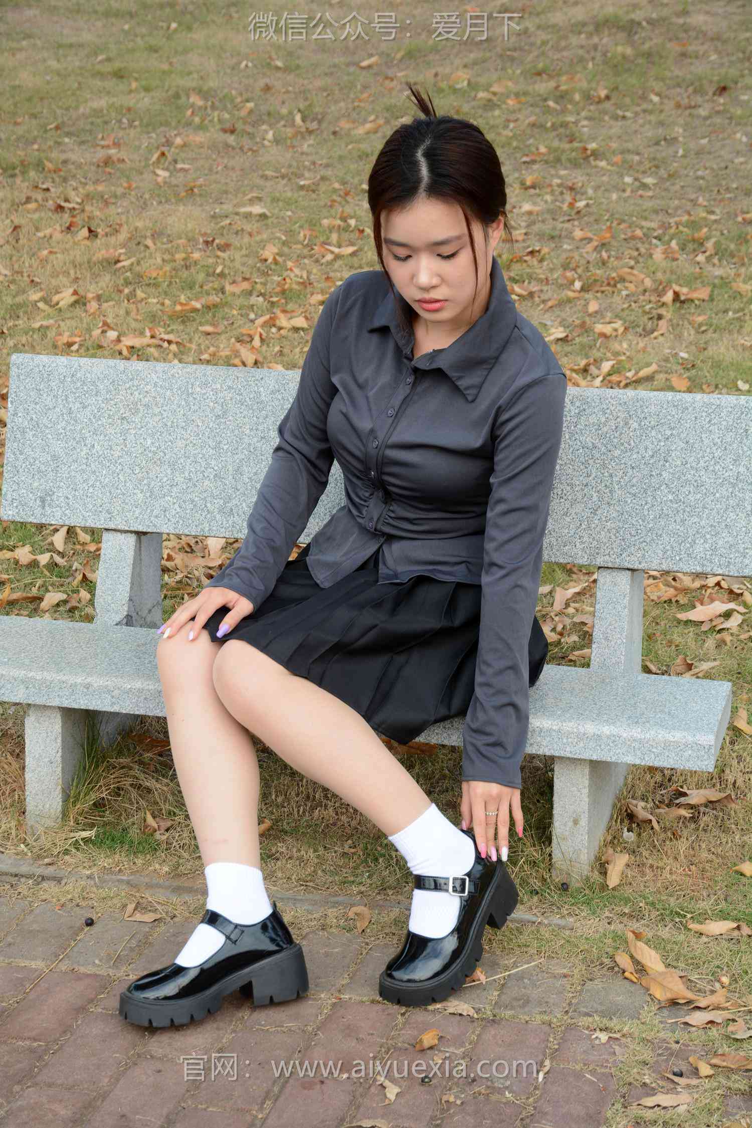 图片[44]-月下摄影 NO.006 茜茜~灰色小JK 这身灰色小JK被我穿出了正装的感觉！[100P] – 速更版-美库