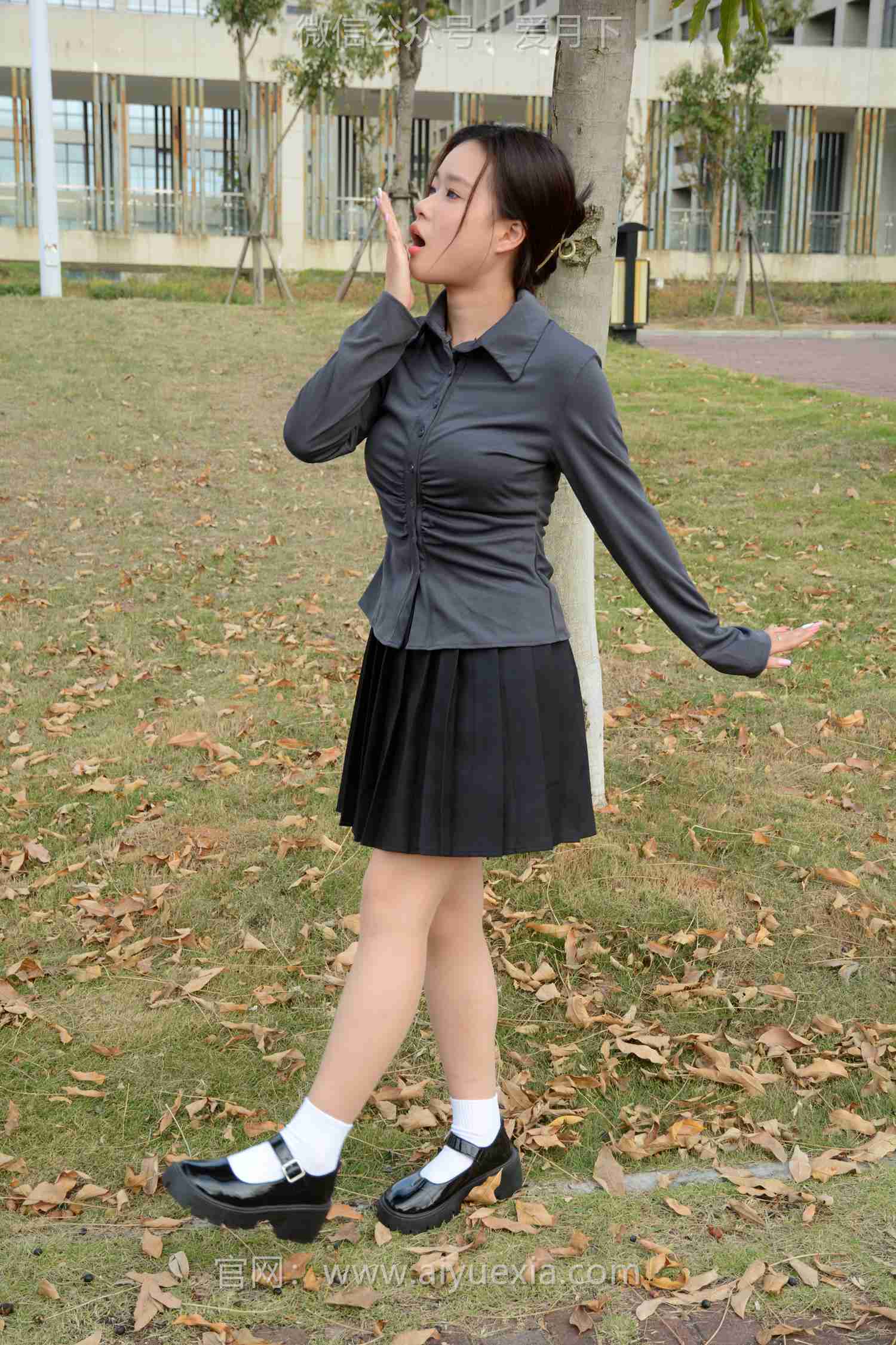 图片[49]-月下摄影 NO.006 茜茜~灰色小JK 这身灰色小JK被我穿出了正装的感觉！[100P] – 速更版-美库