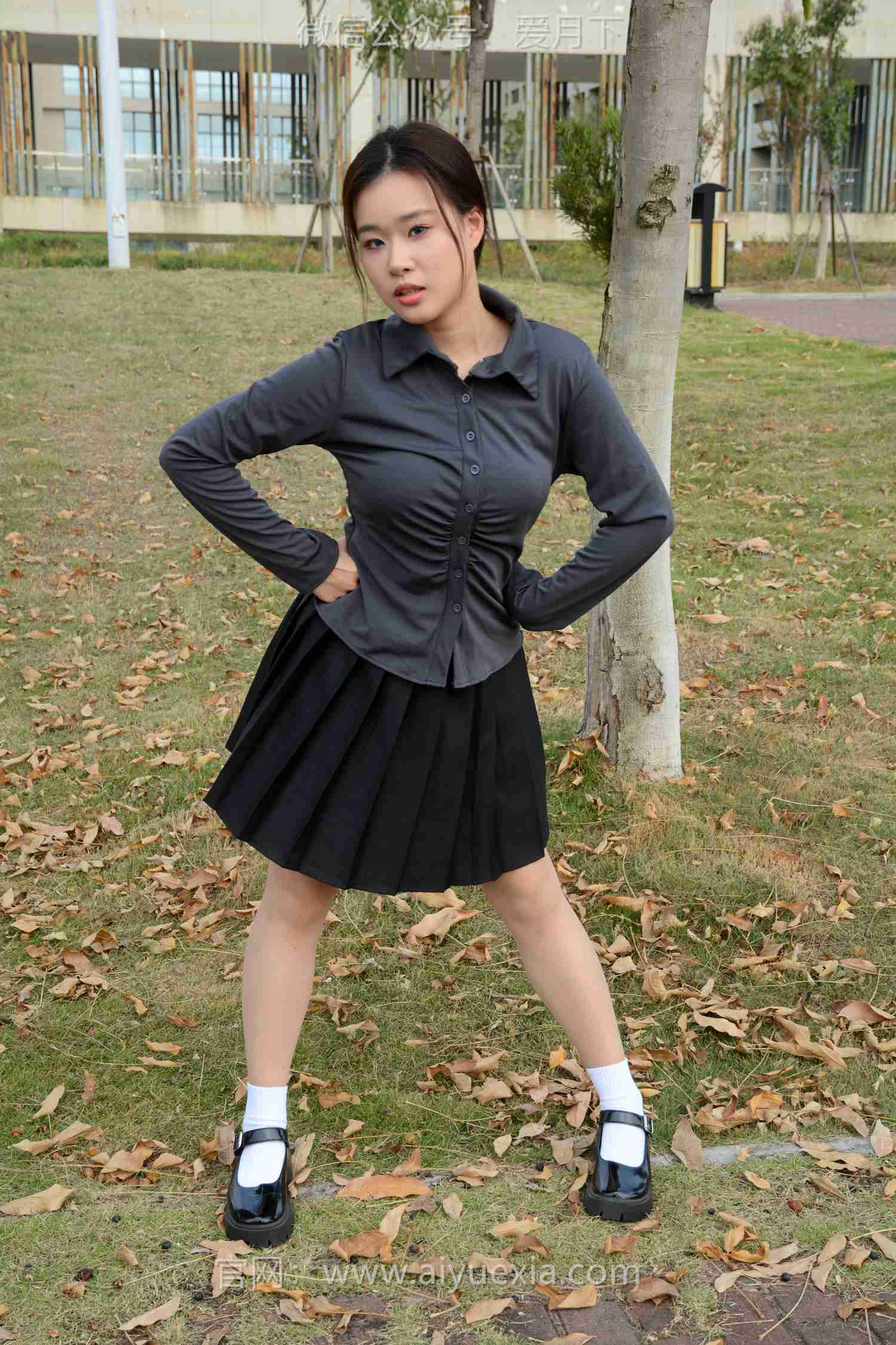 图片[53]-月下摄影 NO.006 茜茜~灰色小JK 这身灰色小JK被我穿出了正装的感觉！[100P] – 速更版-美库