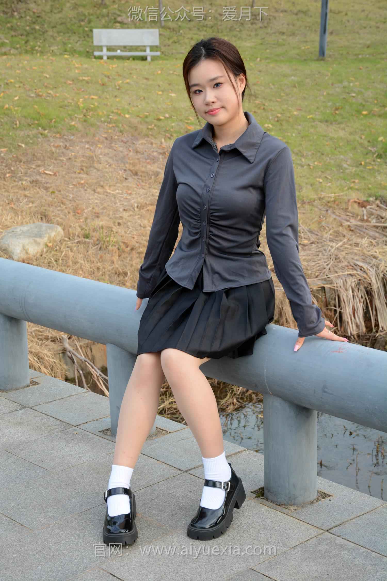 图片[61]-月下摄影 NO.006 茜茜~灰色小JK 这身灰色小JK被我穿出了正装的感觉！[100P] – 速更版-美库