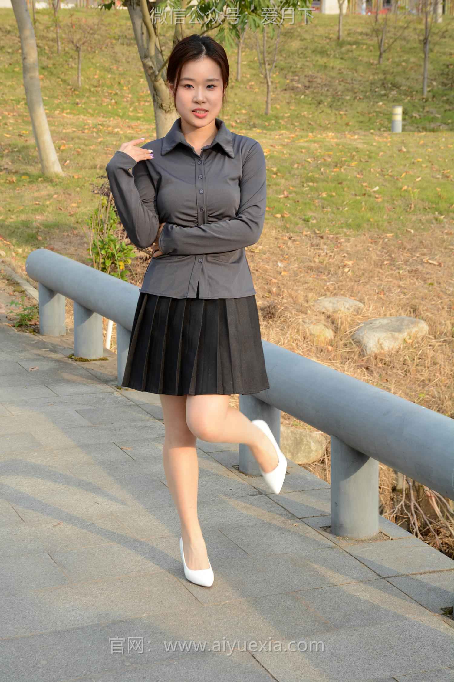 图片[70]-月下摄影 NO.006 茜茜~灰色小JK 这身灰色小JK被我穿出了正装的感觉！[100P] – 速更版-美库