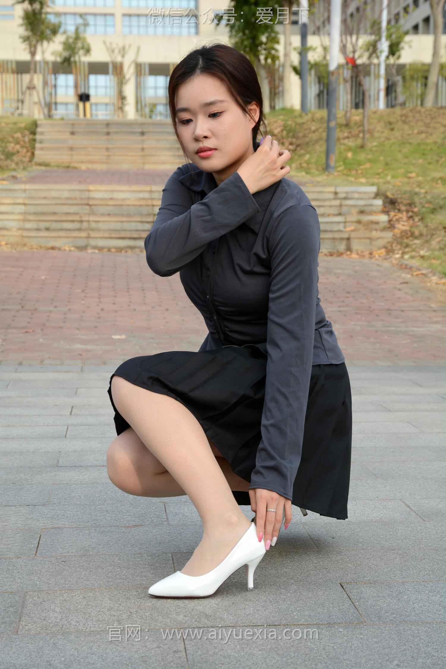 图片[81]-月下摄影 NO.006 茜茜~灰色小JK 这身灰色小JK被我穿出了正装的感觉！[100P] – 速更版-美库