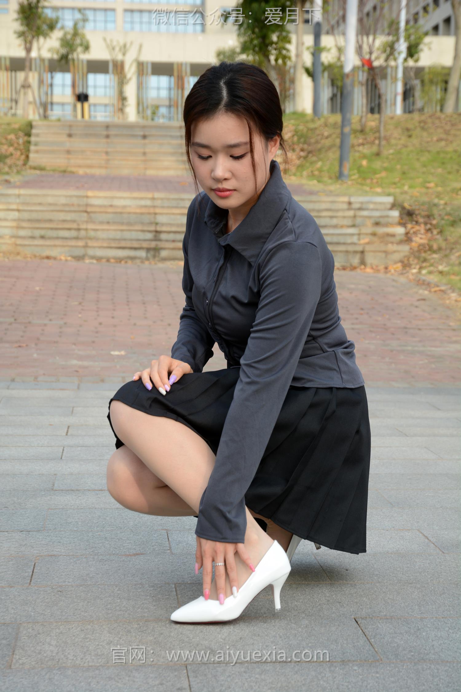 图片[82]-月下摄影 NO.006 茜茜~灰色小JK 这身灰色小JK被我穿出了正装的感觉！[100P] – 速更版-美库