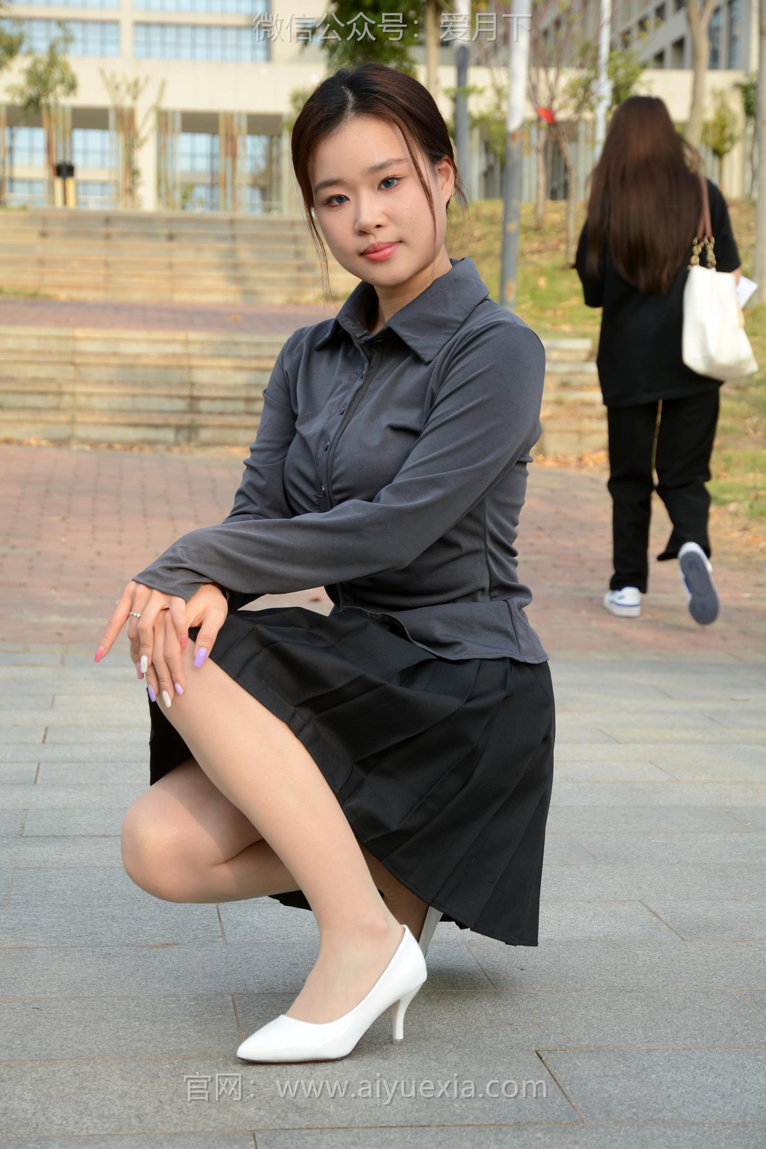 图片[84]-月下摄影 NO.006 茜茜~灰色小JK 这身灰色小JK被我穿出了正装的感觉！[100P] – 速更版-美库