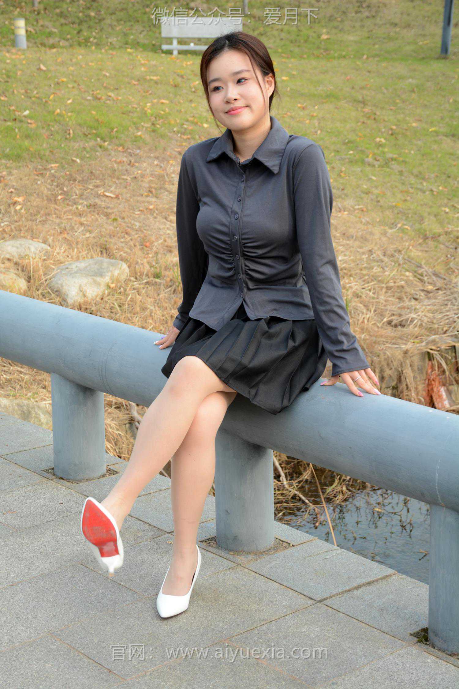 图片[86]-月下摄影 NO.006 茜茜~灰色小JK 这身灰色小JK被我穿出了正装的感觉！[100P] – 速更版-美库