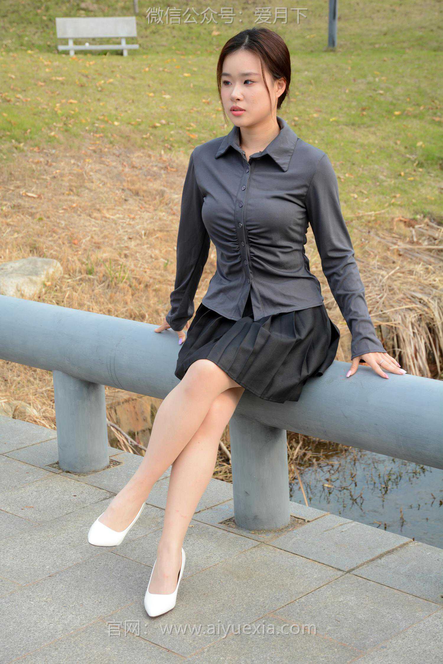 图片[89]-月下摄影 NO.006 茜茜~灰色小JK 这身灰色小JK被我穿出了正装的感觉！[100P] – 速更版-美库