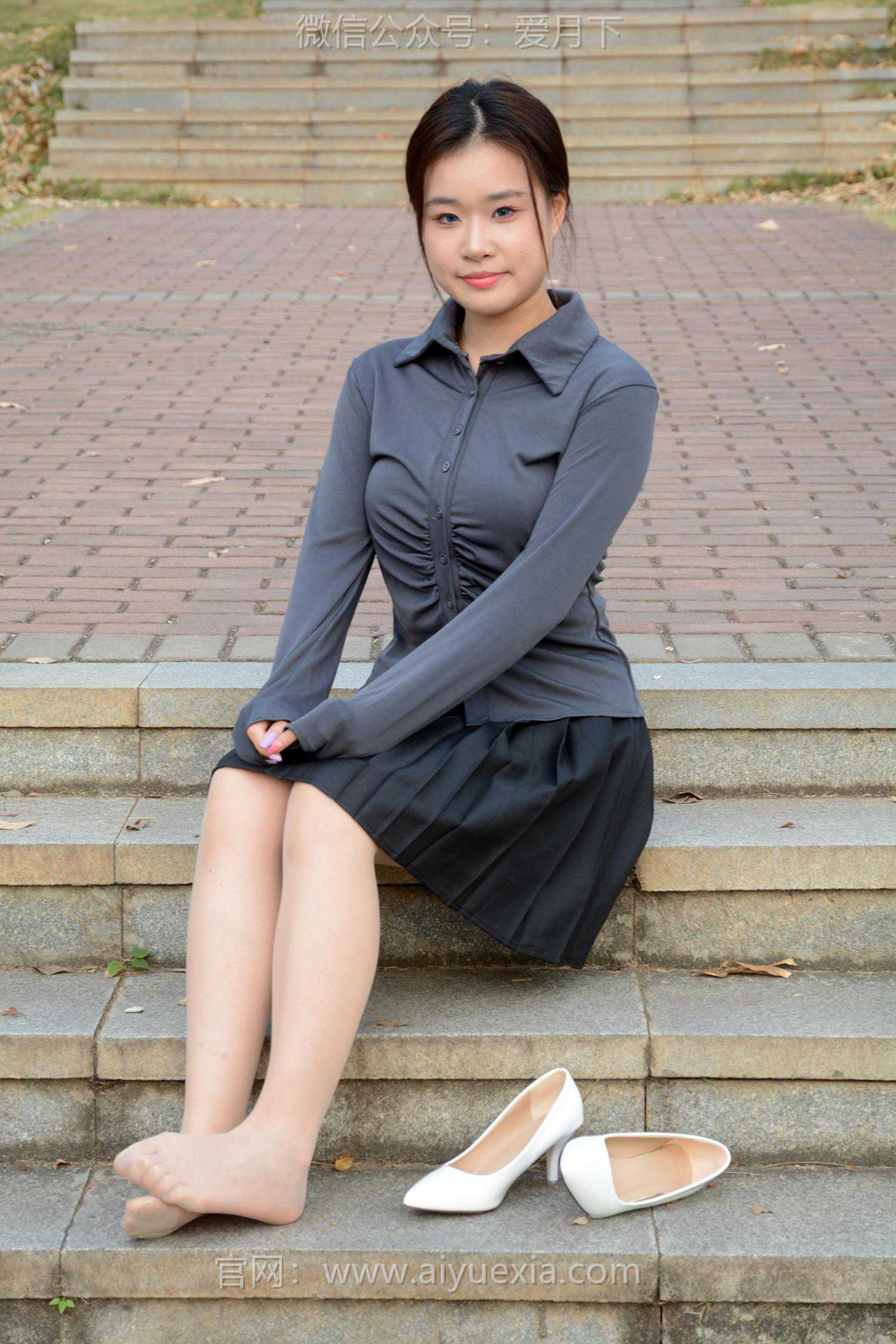 图片[99]-月下摄影 NO.006 茜茜~灰色小JK 这身灰色小JK被我穿出了正装的感觉！[100P] – 速更版-美库