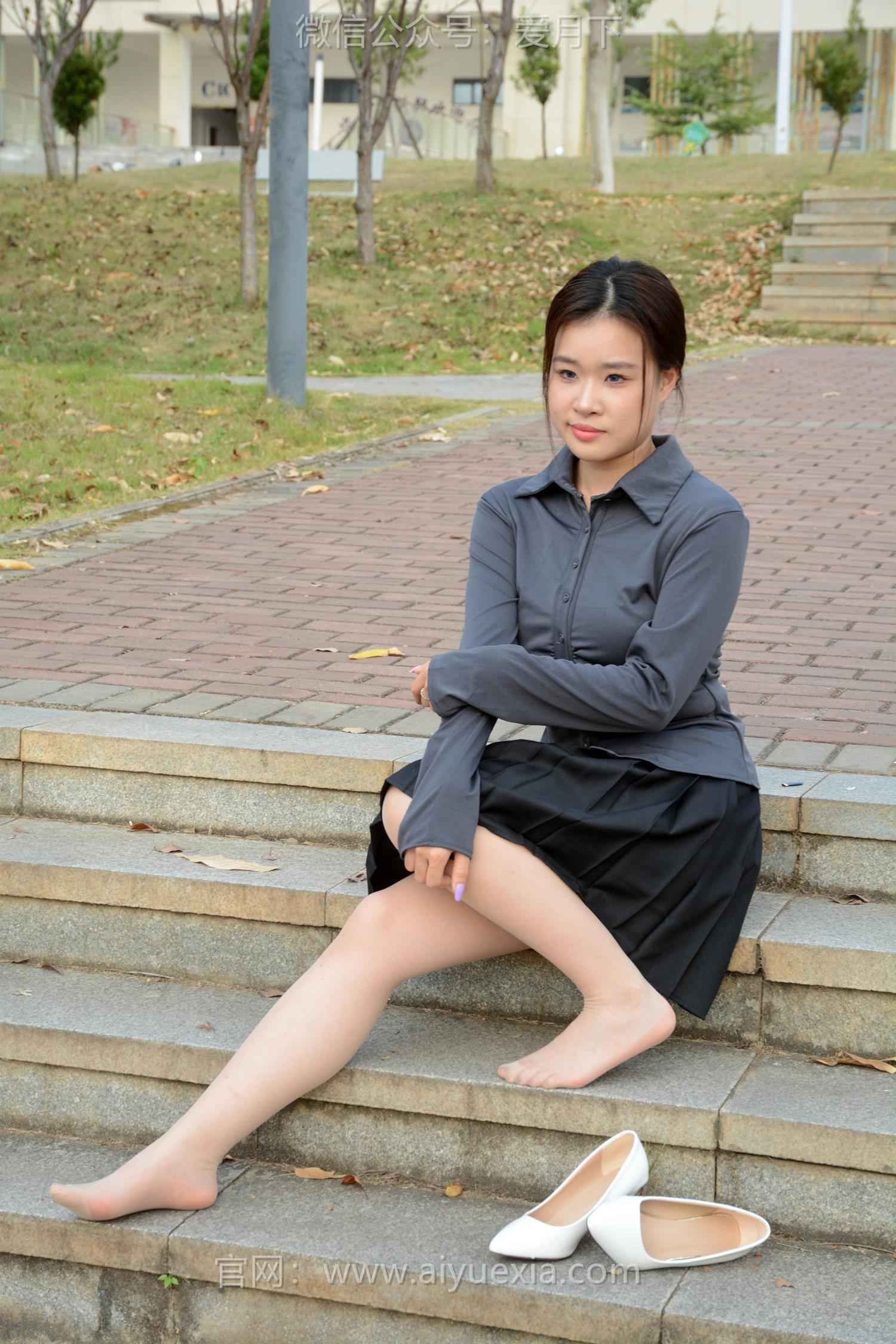 图片[101]-月下摄影 NO.006 茜茜~灰色小JK 这身灰色小JK被我穿出了正装的感觉！[100P] – 速更版-美库