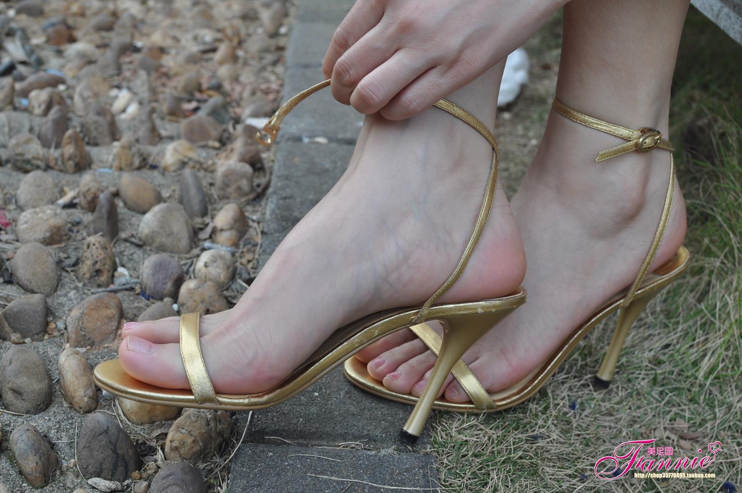 图片[12]-Fannie芬妮每足园 No.599 早春二月 金色高跟[62P] – 速更版-美库