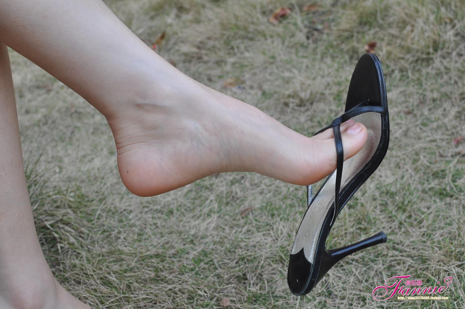 图片[51]-Fannie芬妮每足园 No.597 早春二月 黑色凉拖[70P] – 速更版-美库