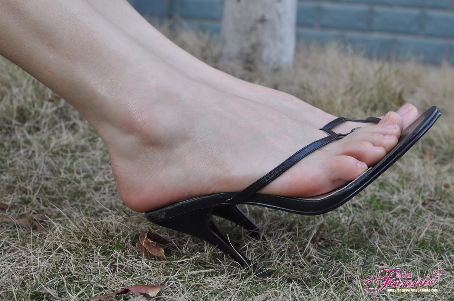 图片[59]-Fannie芬妮每足园 No.597 早春二月 黑色凉拖[70P] – 速更版-美库