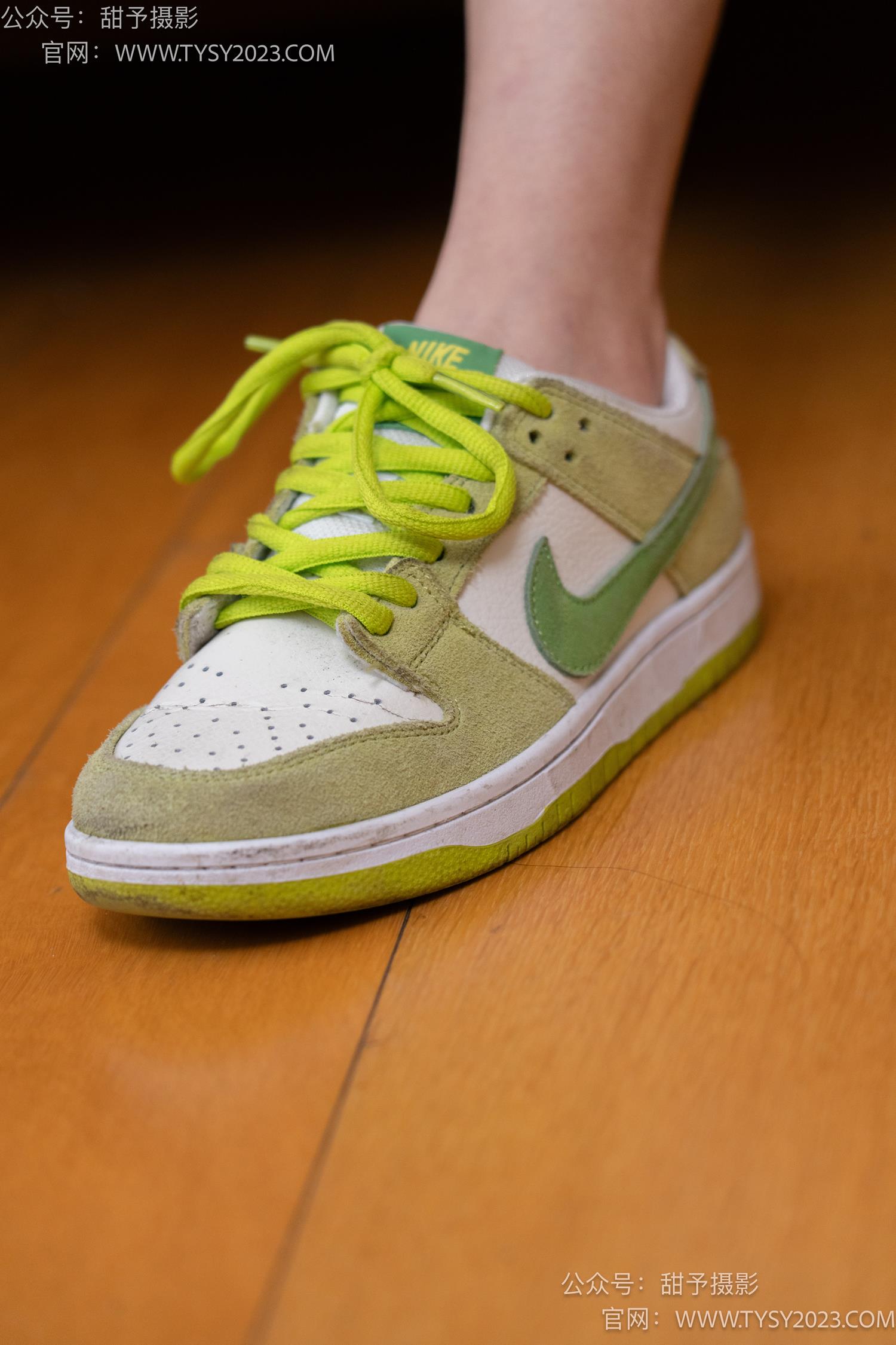 图片[10]-甜予摄影 NO.041 思思-板鞋、白棉袜、裸足[129P] – 速更版-美库