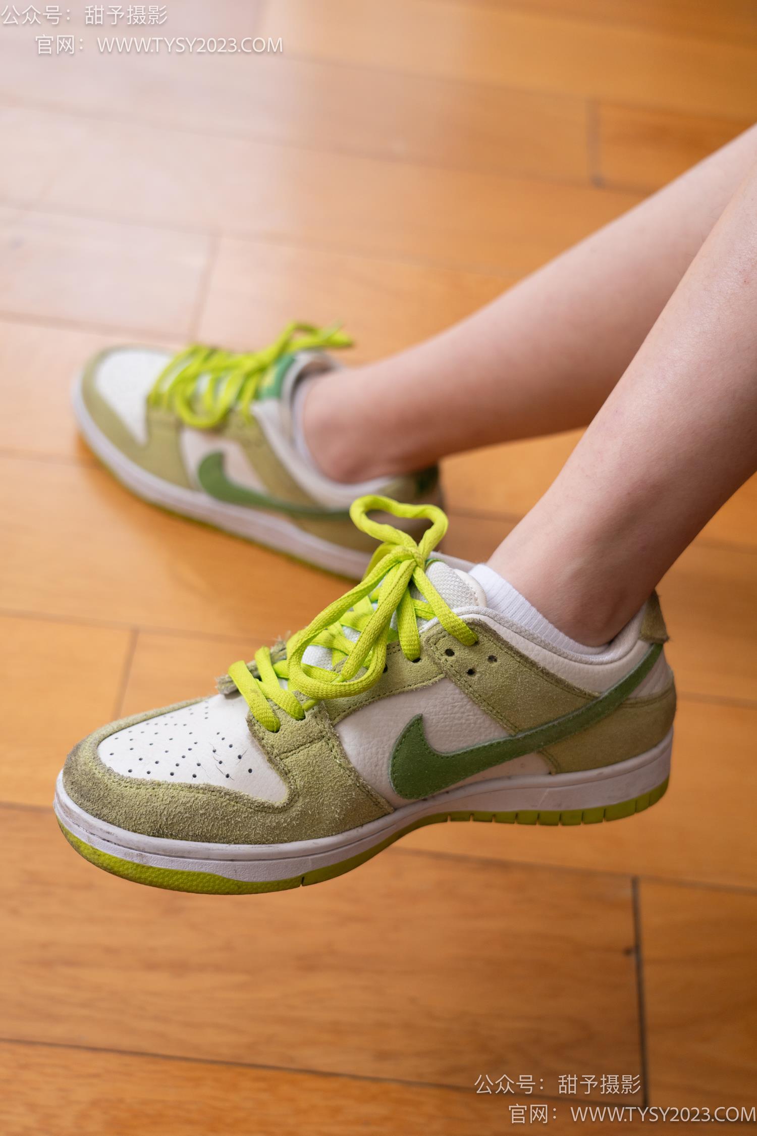 图片[12]-甜予摄影 NO.041 思思-板鞋、白棉袜、裸足[129P] – 速更版-美库