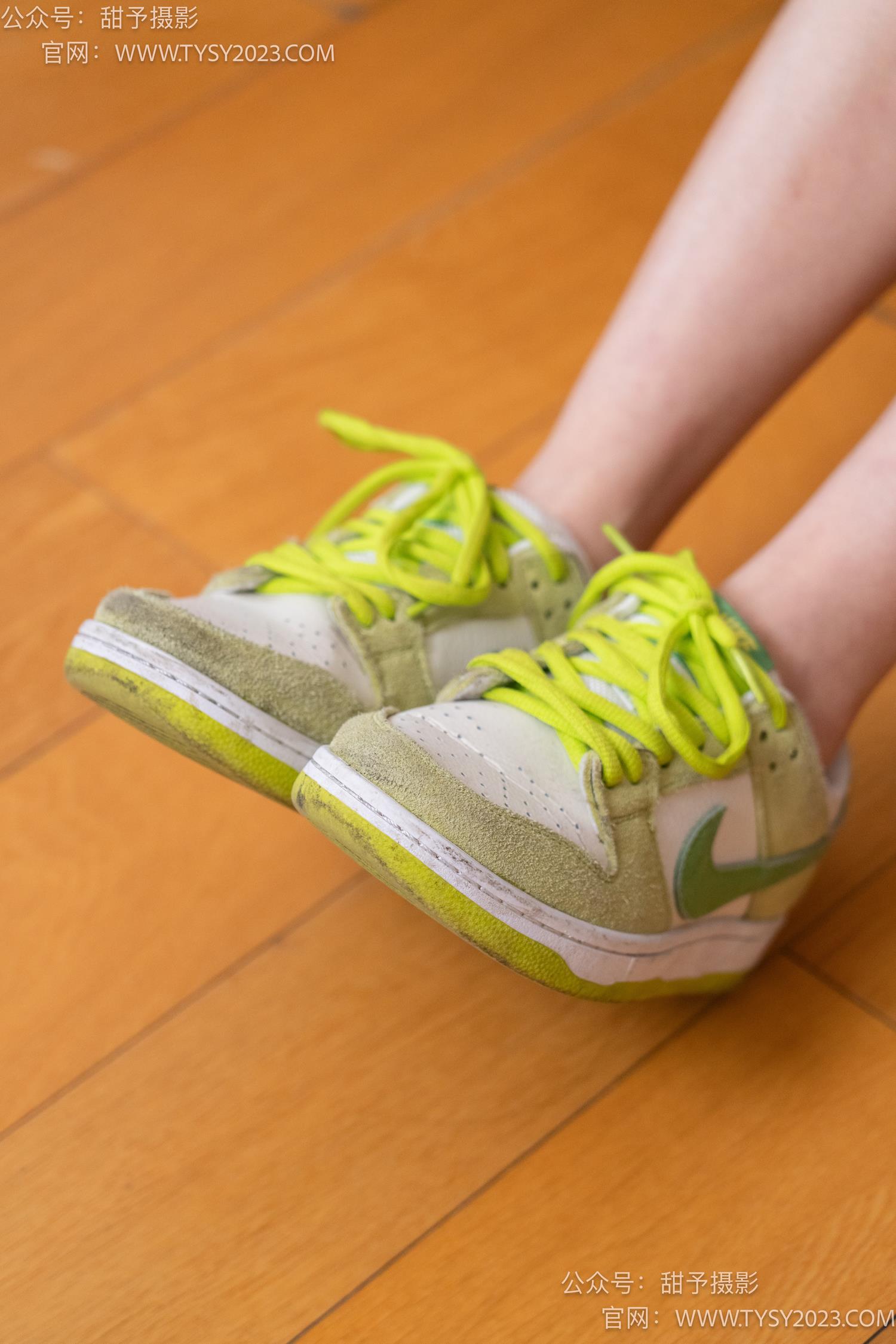 图片[13]-甜予摄影 NO.041 思思-板鞋、白棉袜、裸足[129P] – 速更版-美库