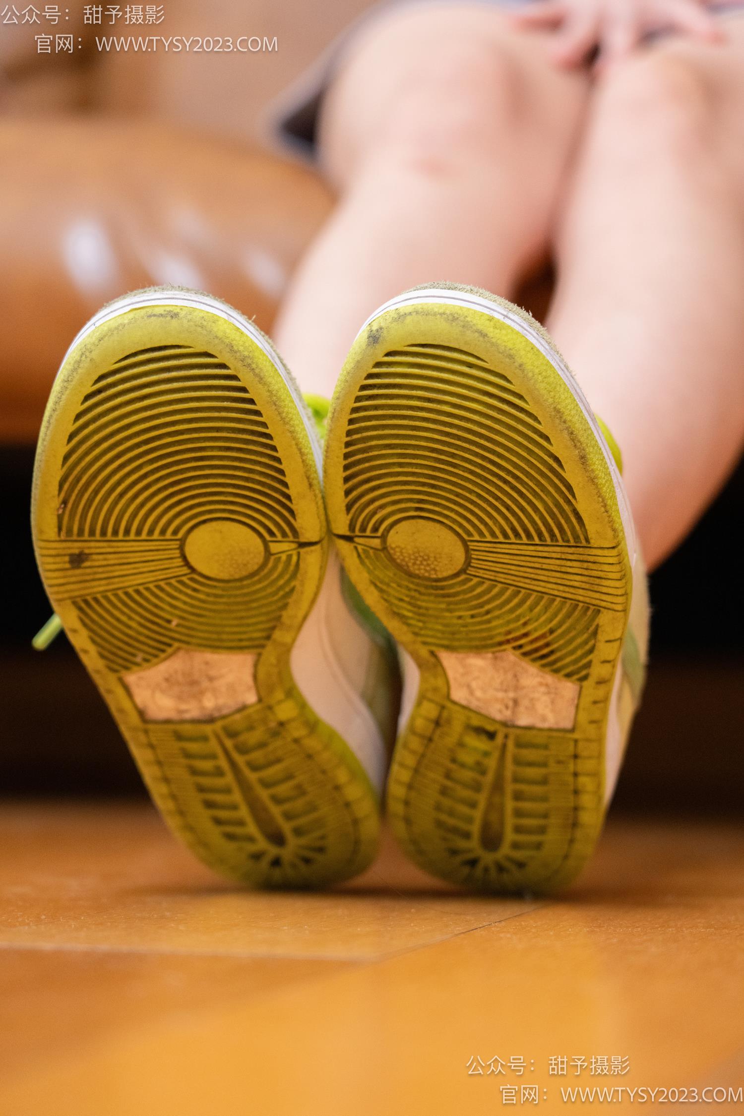 图片[15]-甜予摄影 NO.041 思思-板鞋、白棉袜、裸足[129P] – 速更版-美库