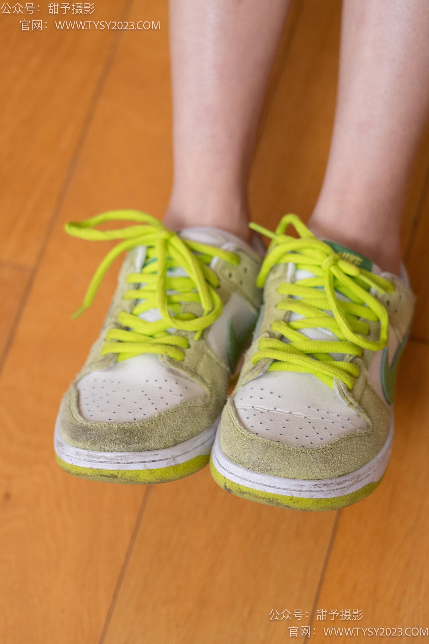 图片[16]-甜予摄影 NO.041 思思-板鞋、白棉袜、裸足[129P] – 速更版-美库