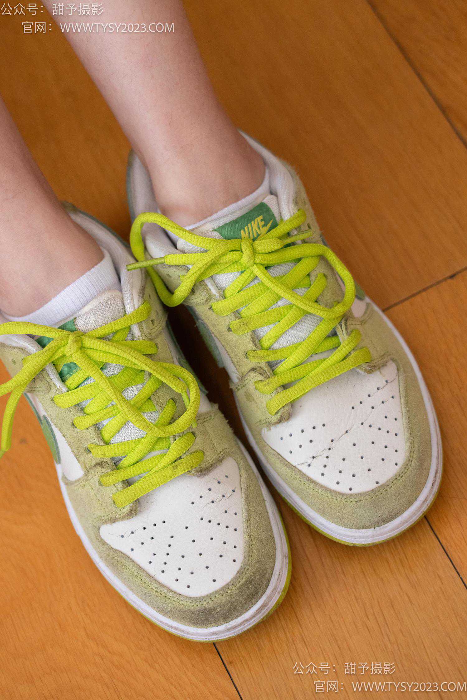 图片[18]-甜予摄影 NO.041 思思-板鞋、白棉袜、裸足[129P] – 速更版-美库