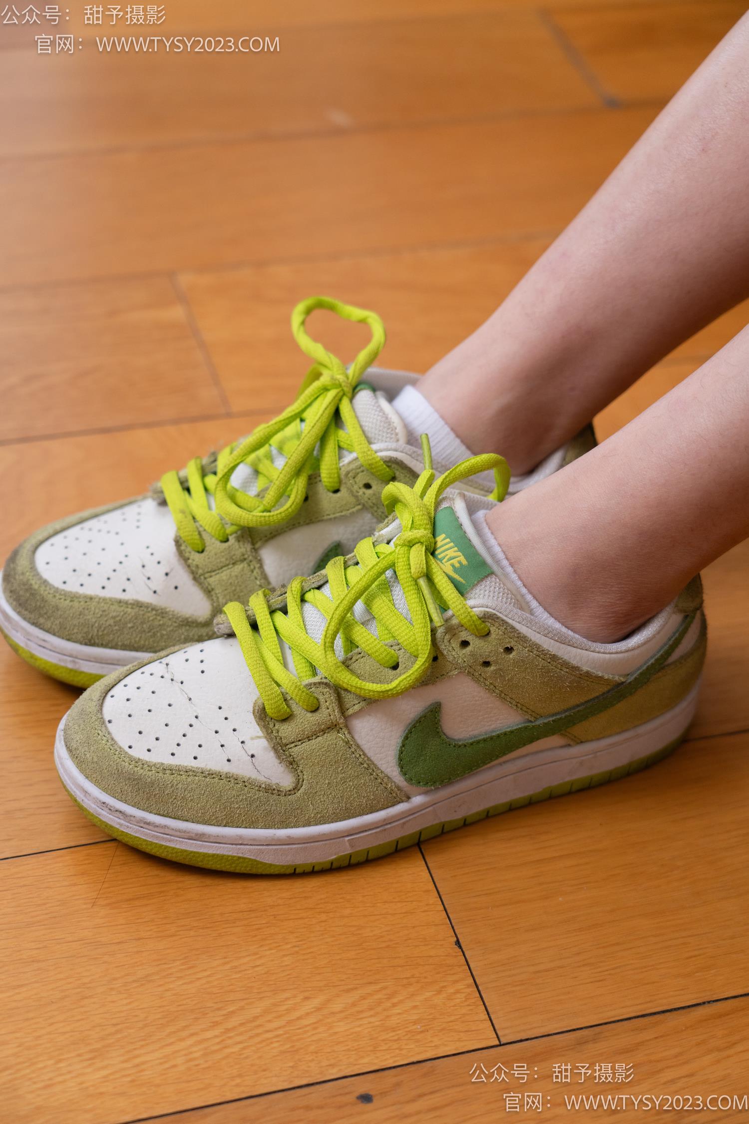 图片[19]-甜予摄影 NO.041 思思-板鞋、白棉袜、裸足[129P] – 速更版-美库