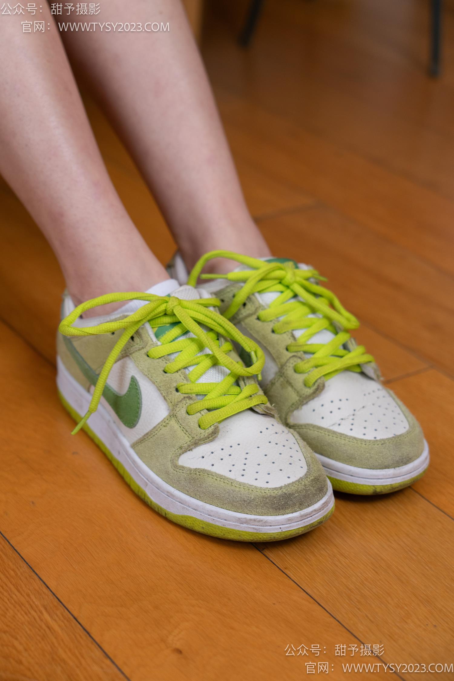 图片[20]-甜予摄影 NO.041 思思-板鞋、白棉袜、裸足[129P] – 速更版-美库