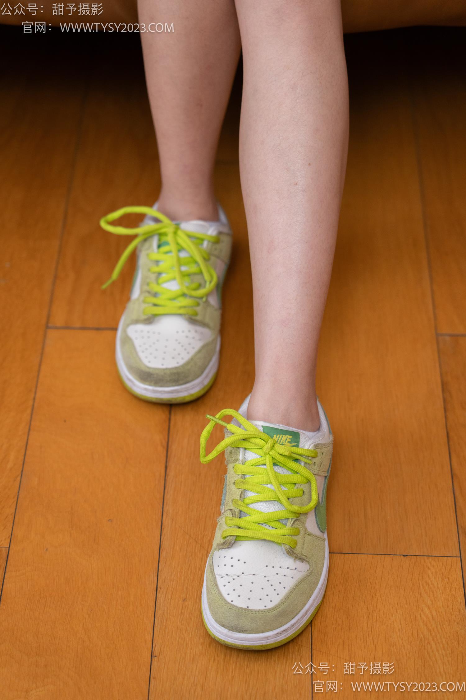 图片[23]-甜予摄影 NO.041 思思-板鞋、白棉袜、裸足[129P] – 速更版-美库