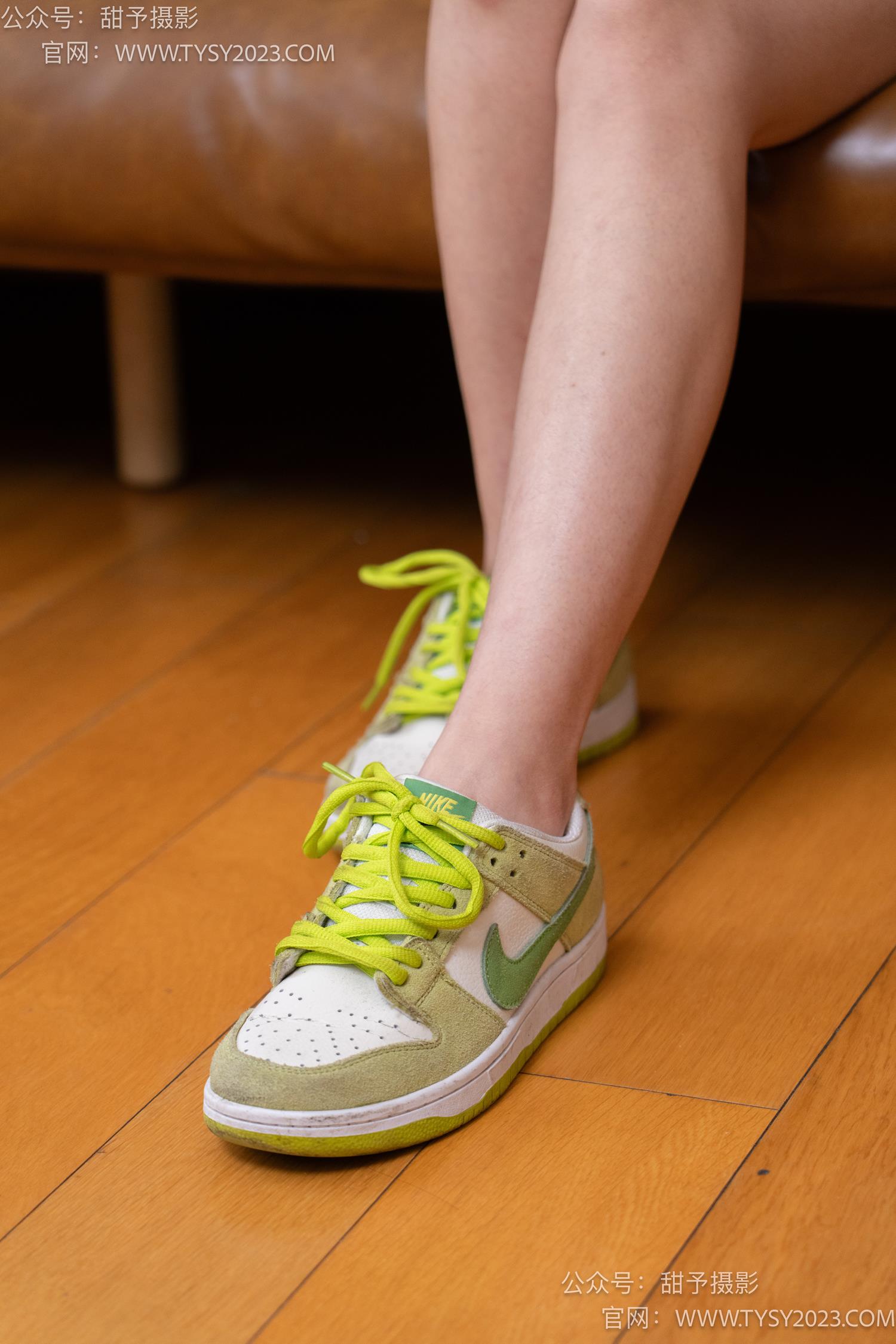 图片[24]-甜予摄影 NO.041 思思-板鞋、白棉袜、裸足[129P] – 速更版-美库