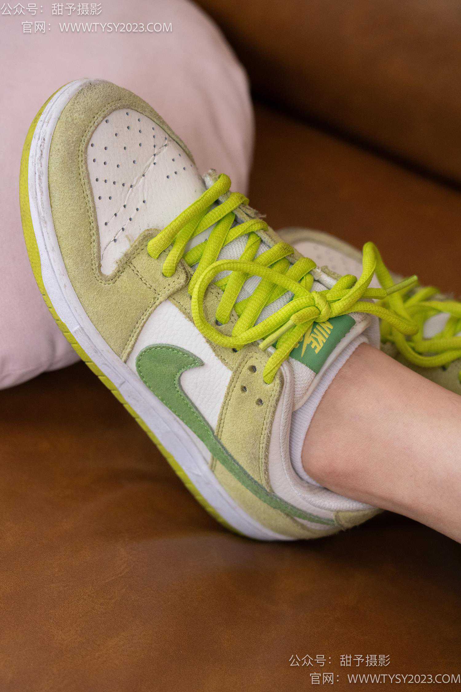 图片[27]-甜予摄影 NO.041 思思-板鞋、白棉袜、裸足[129P] – 速更版-美库